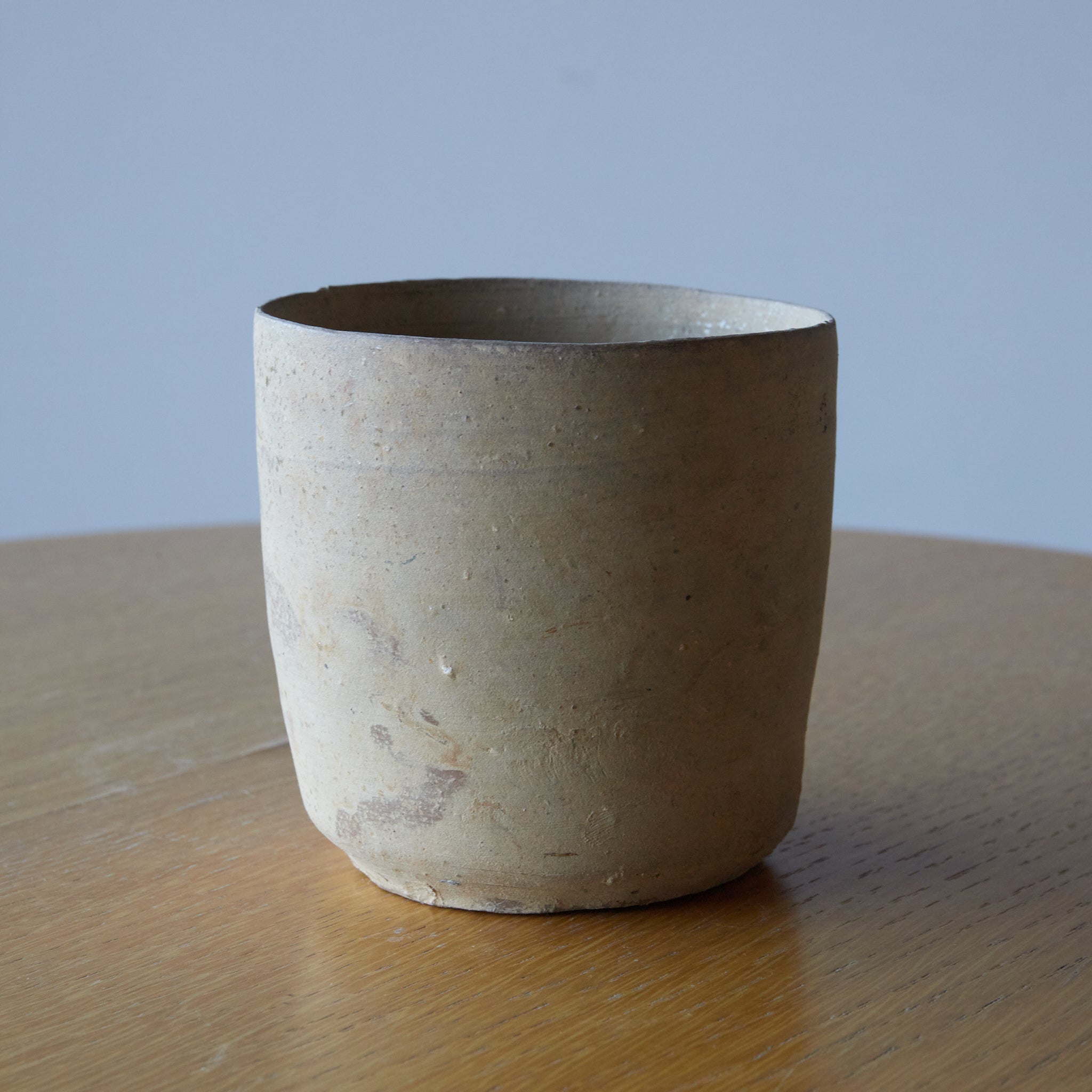 CUENCO / TUBO / TAZÓN DE TÉ, Loza de barro gris, proto-celadón, con caja de madera, Primavera y Reinos Combatientes(770–221 a. C.)
