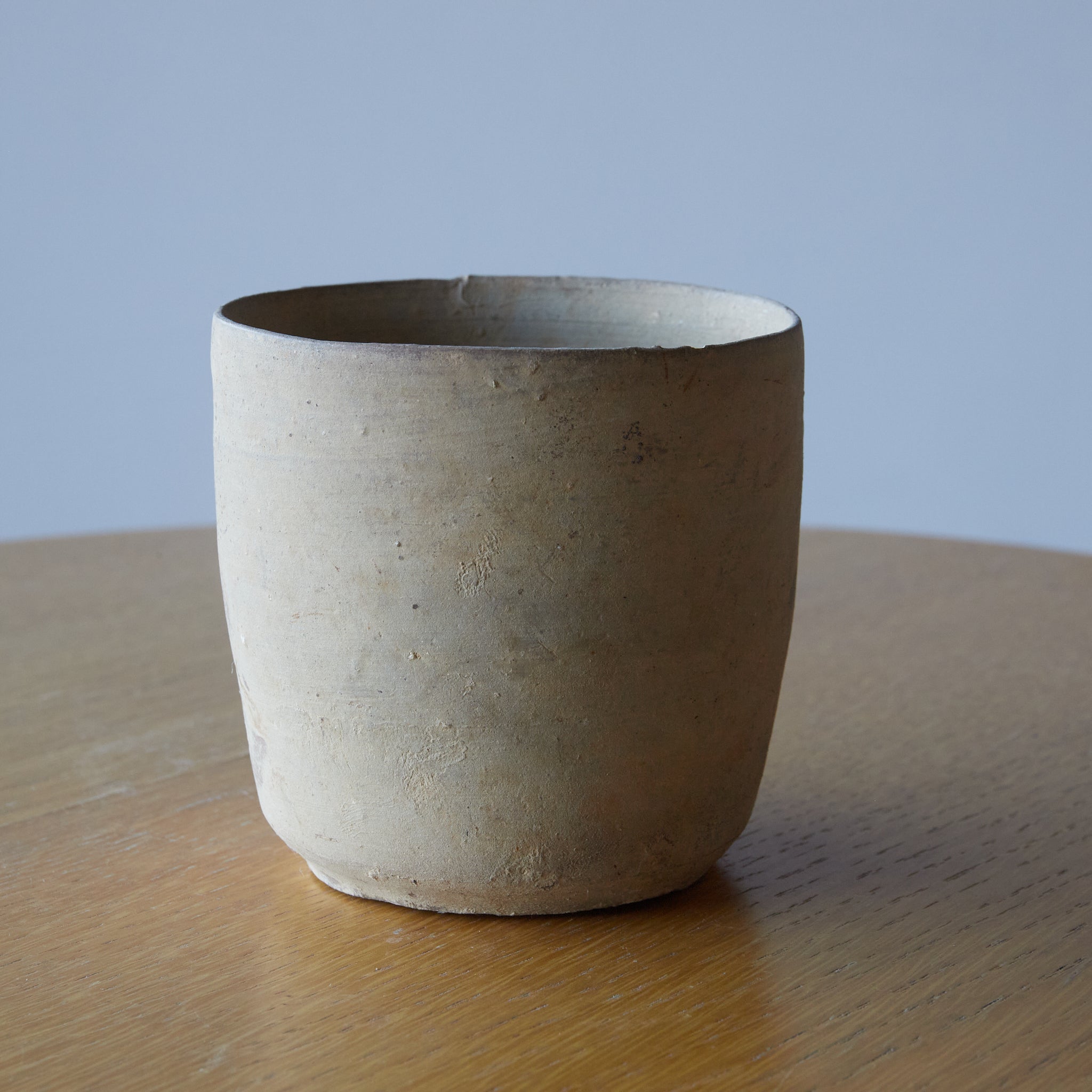 CUENCO / TUBO / TAZÓN DE TÉ, Loza de barro gris, proto-celadón, con caja de madera, Primavera y Reinos Combatientes(770–221 a. C.)