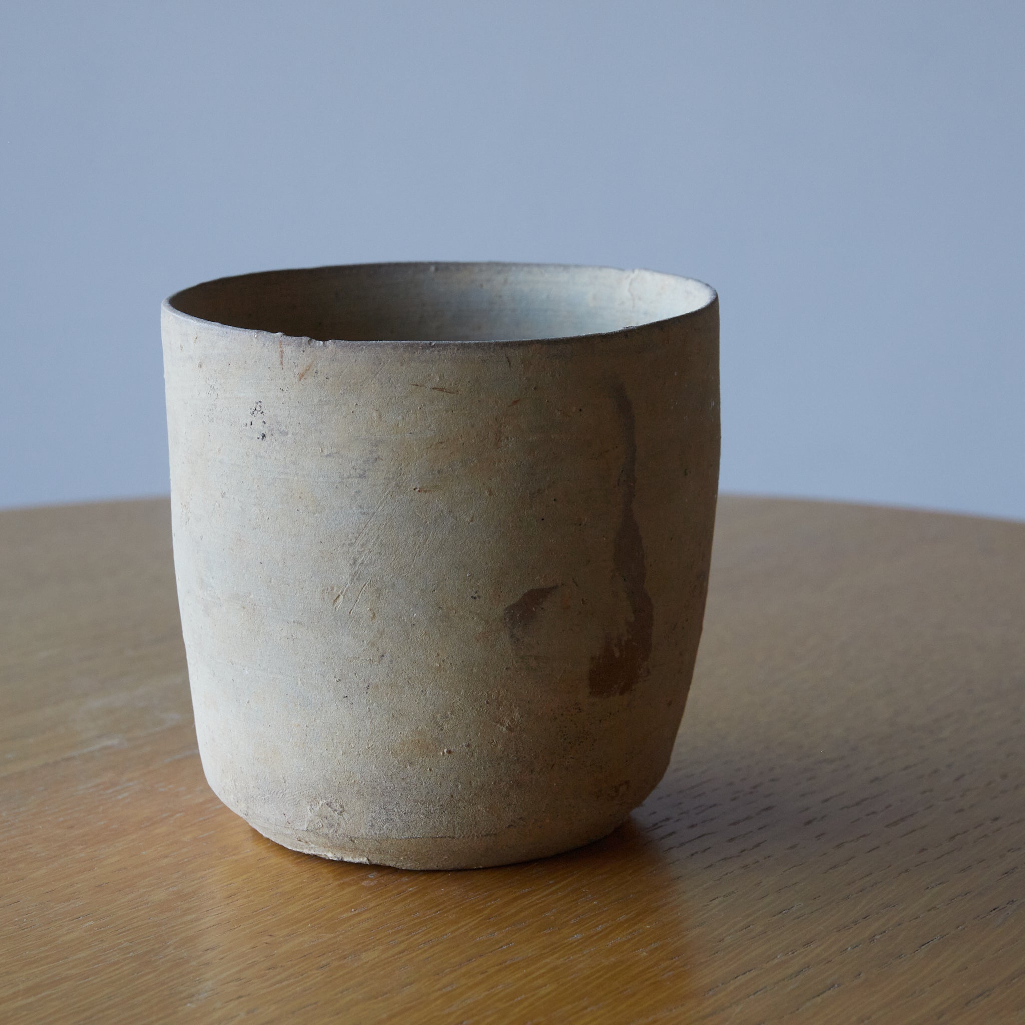 CUENCO / TUBO / TAZÓN DE TÉ, Loza de barro gris, proto-celadón, con caja de madera, Primavera y Reinos Combatientes(770–221 a. C.)