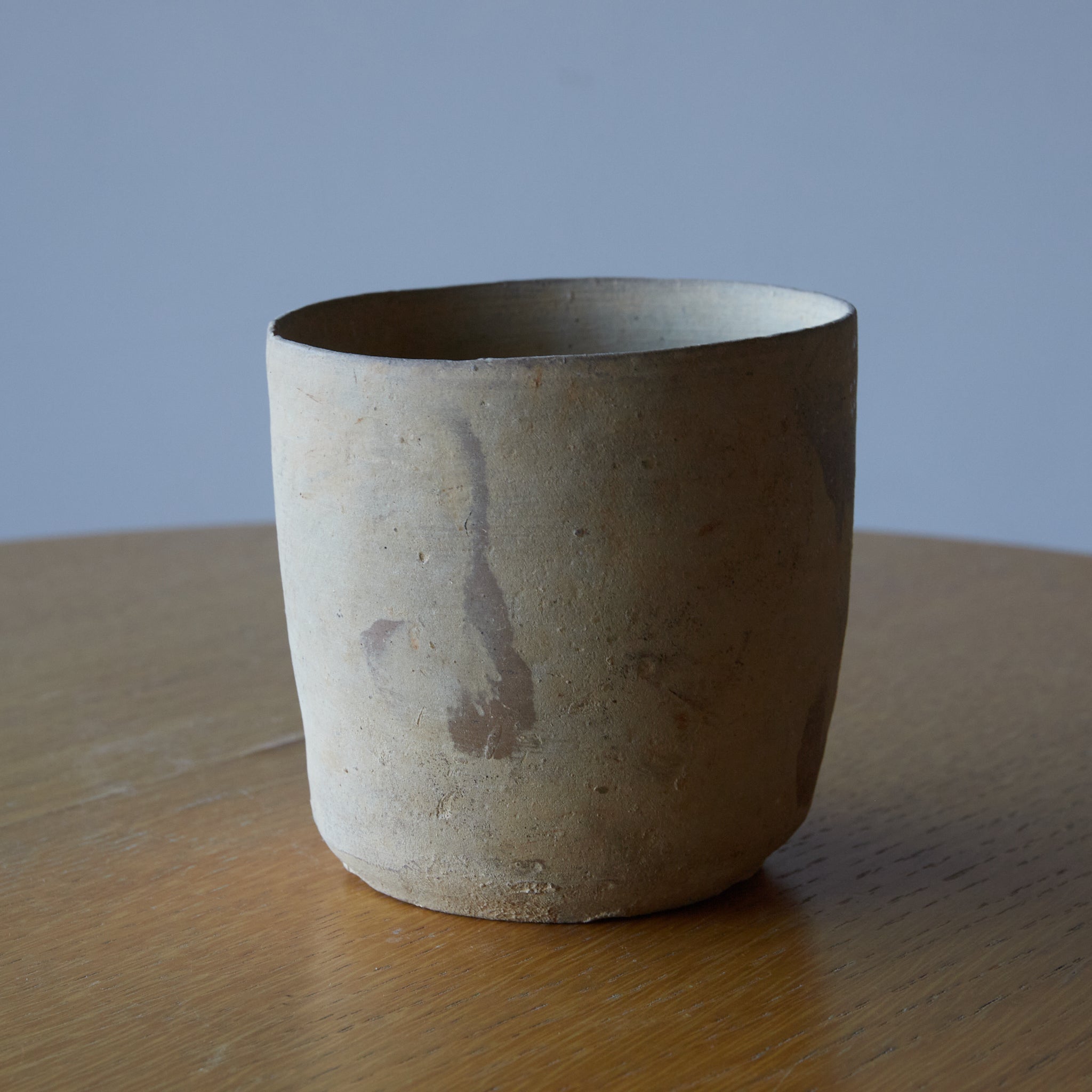 CUENCO / TUBO / TAZÓN DE TÉ, Loza de barro gris, proto-celadón, con caja de madera, Primavera y Reinos Combatientes(770–221 a. C.)
