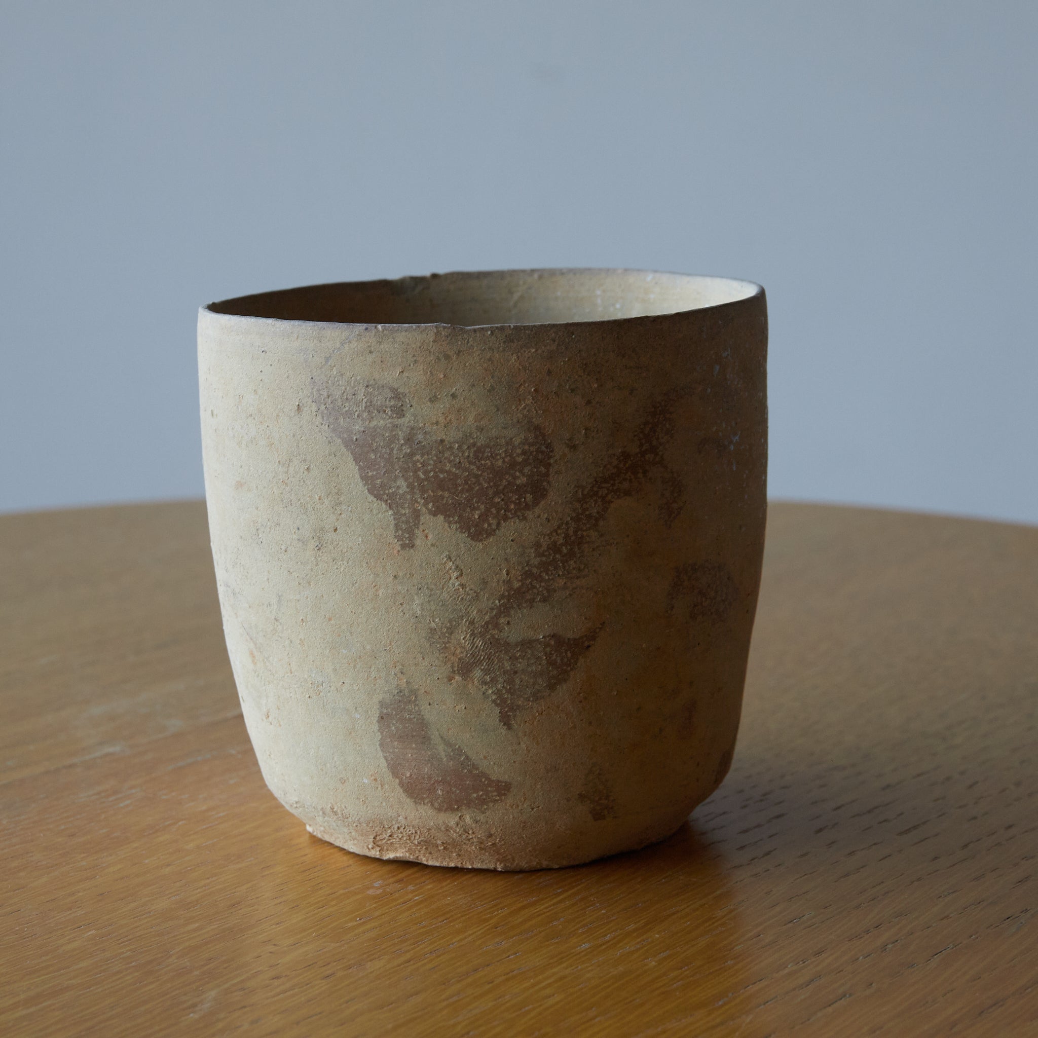 CUENCO / TUBO / TAZÓN DE TÉ, Loza de barro gris, proto-celadón, con caja de madera, Primavera y Reinos Combatientes(770–221 a. C.)