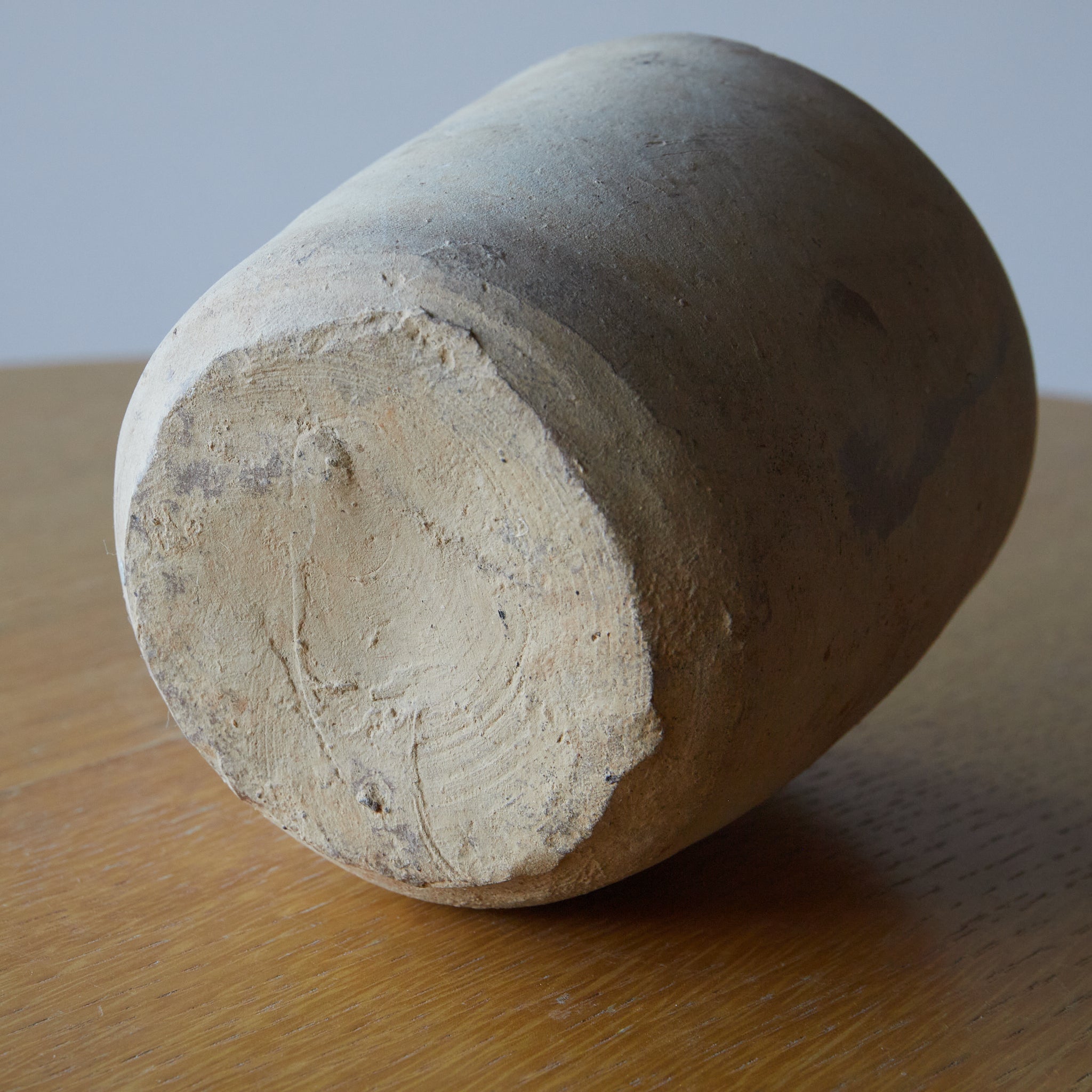 CUENCO / TUBO / TAZÓN DE TÉ, Loza de barro gris, proto-celadón, con caja de madera, Primavera y Reinos Combatientes(770–221 a. C.)