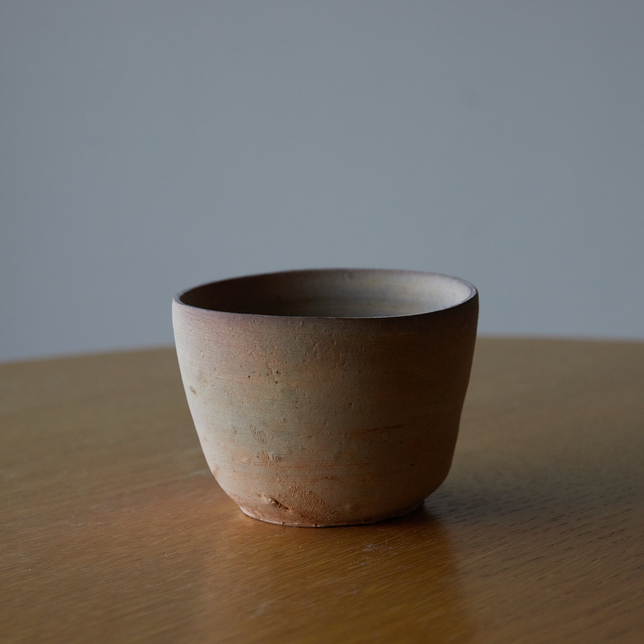 CUENCO / TUBO / TAZÓN DE TÉ, Loza de barro gris, proto-celadón, c, Primavera y Reinos Combatientes(770–221 a. C.)
