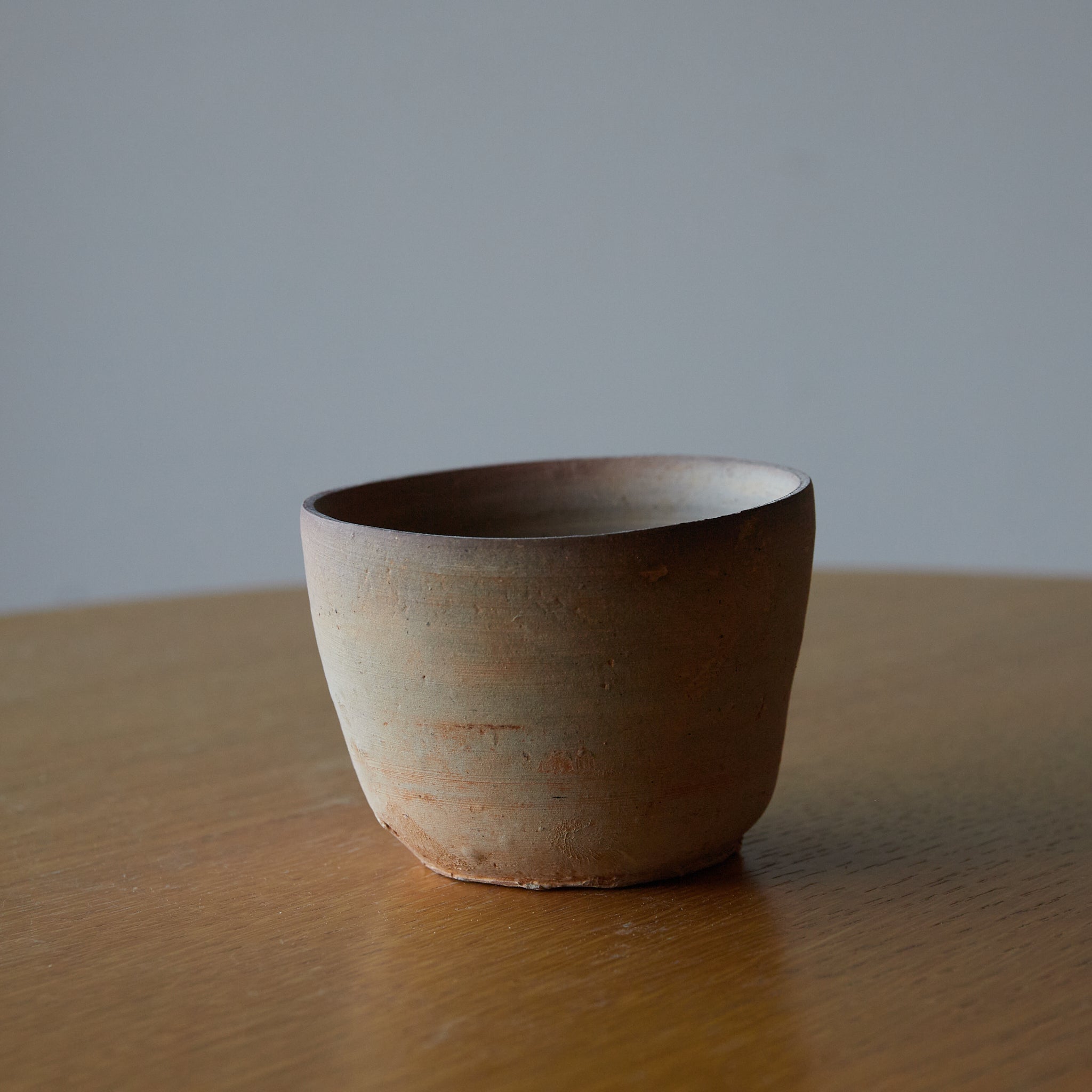 CUENCO / TUBO / TAZÓN DE TÉ, Loza de barro gris, proto-celadón, c, Primavera y Reinos Combatientes(770–221 a. C.)