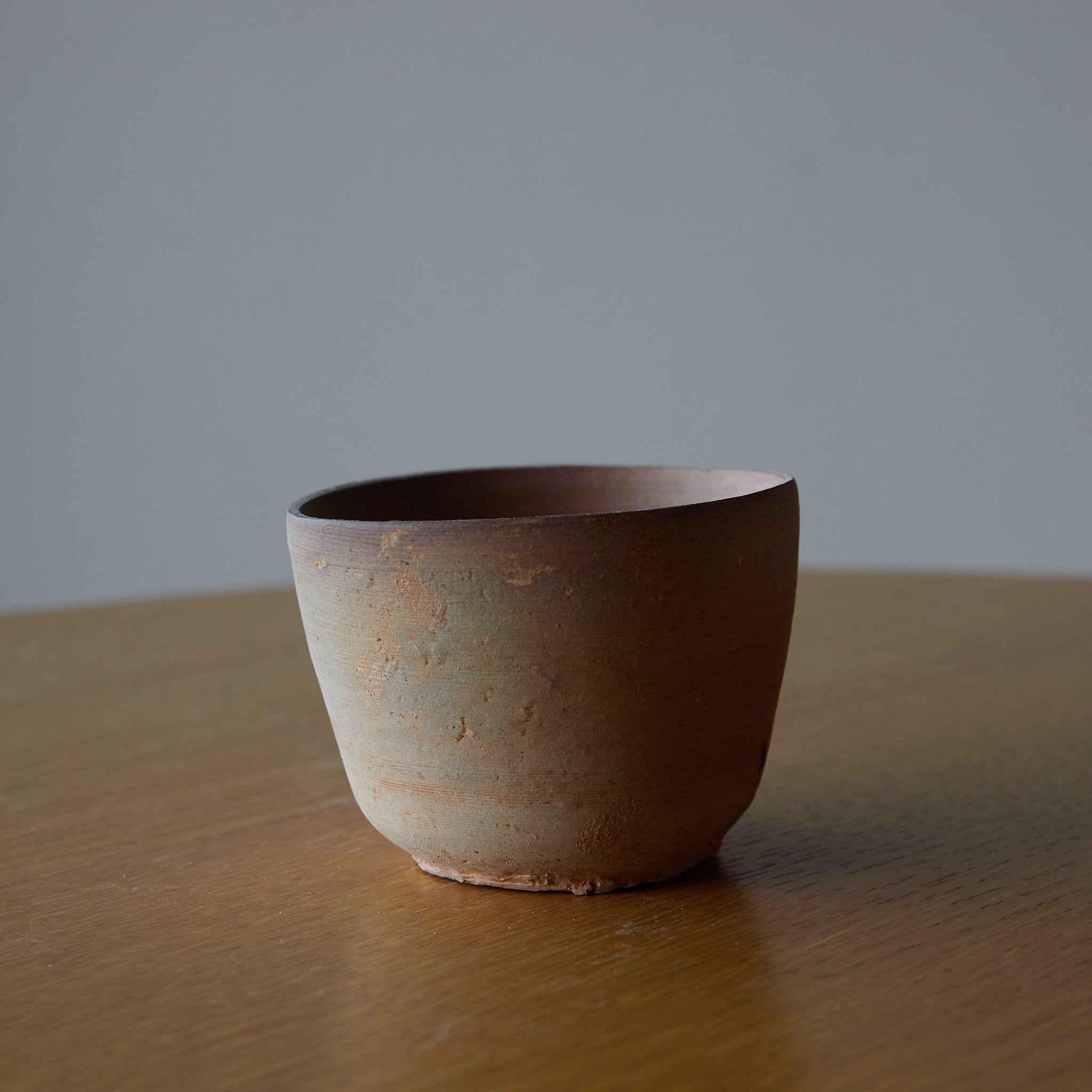CUENCO / TUBO / TAZÓN DE TÉ, Loza de barro gris, proto-celadón, c, Primavera y Reinos Combatientes(770–221 a. C.)