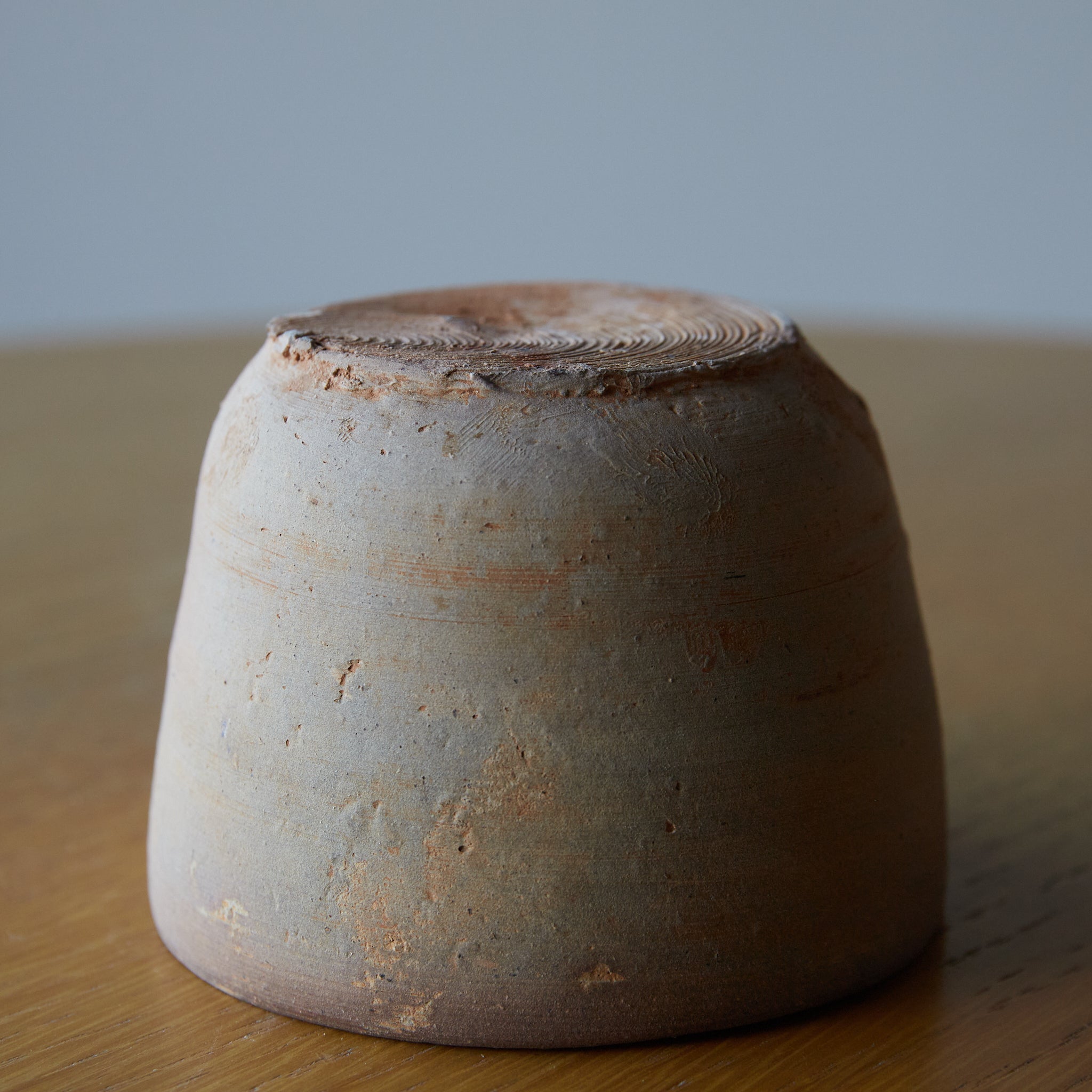 CUENCO / TUBO / TAZÓN DE TÉ, Loza de barro gris, proto-celadón, c, Primavera y Reinos Combatientes(770–221 a. C.)