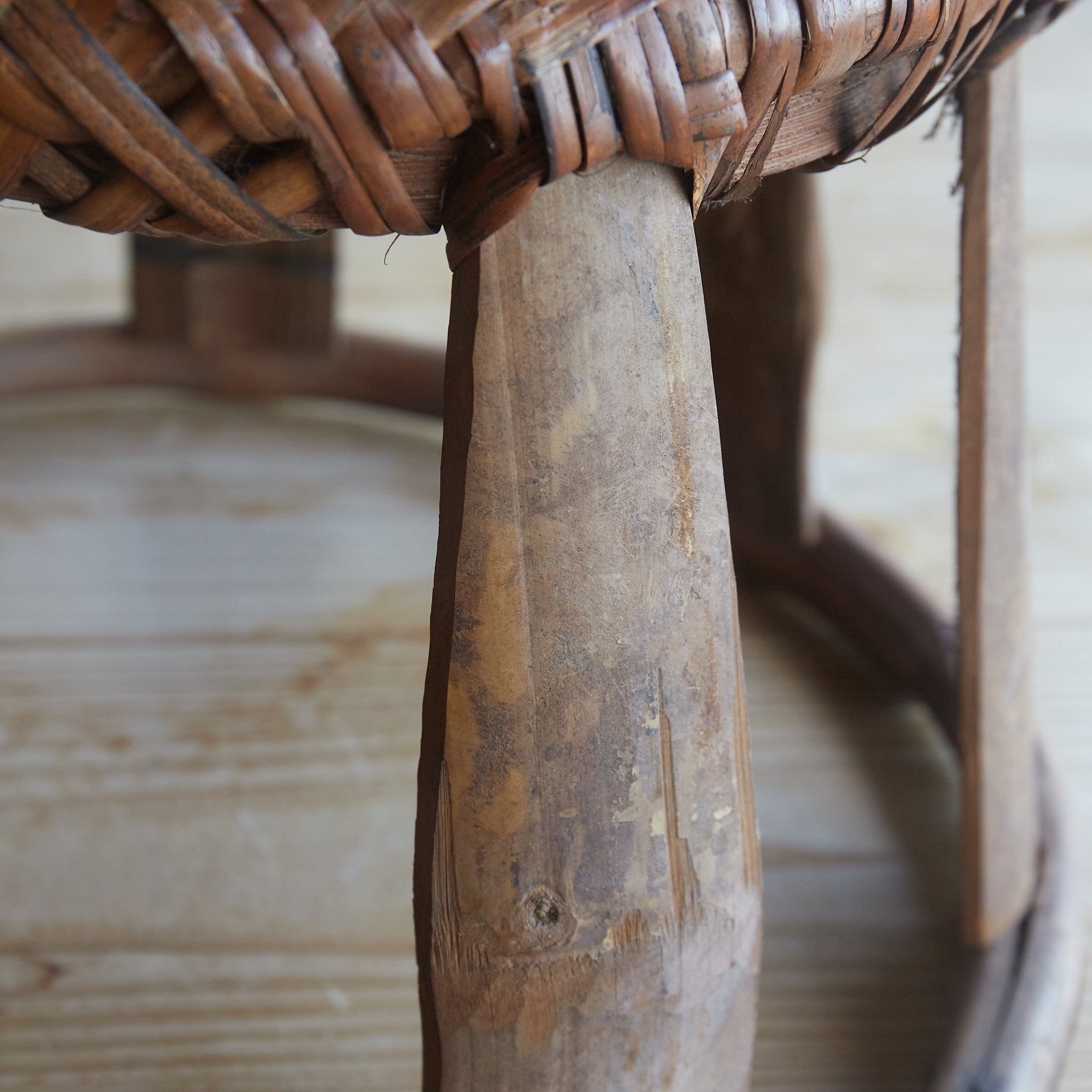 TABURETE BAJO DE BAMBÚ TEJIDO, Yao, a1, Edad Moderna Temprana(Siglos XVI–XIX)