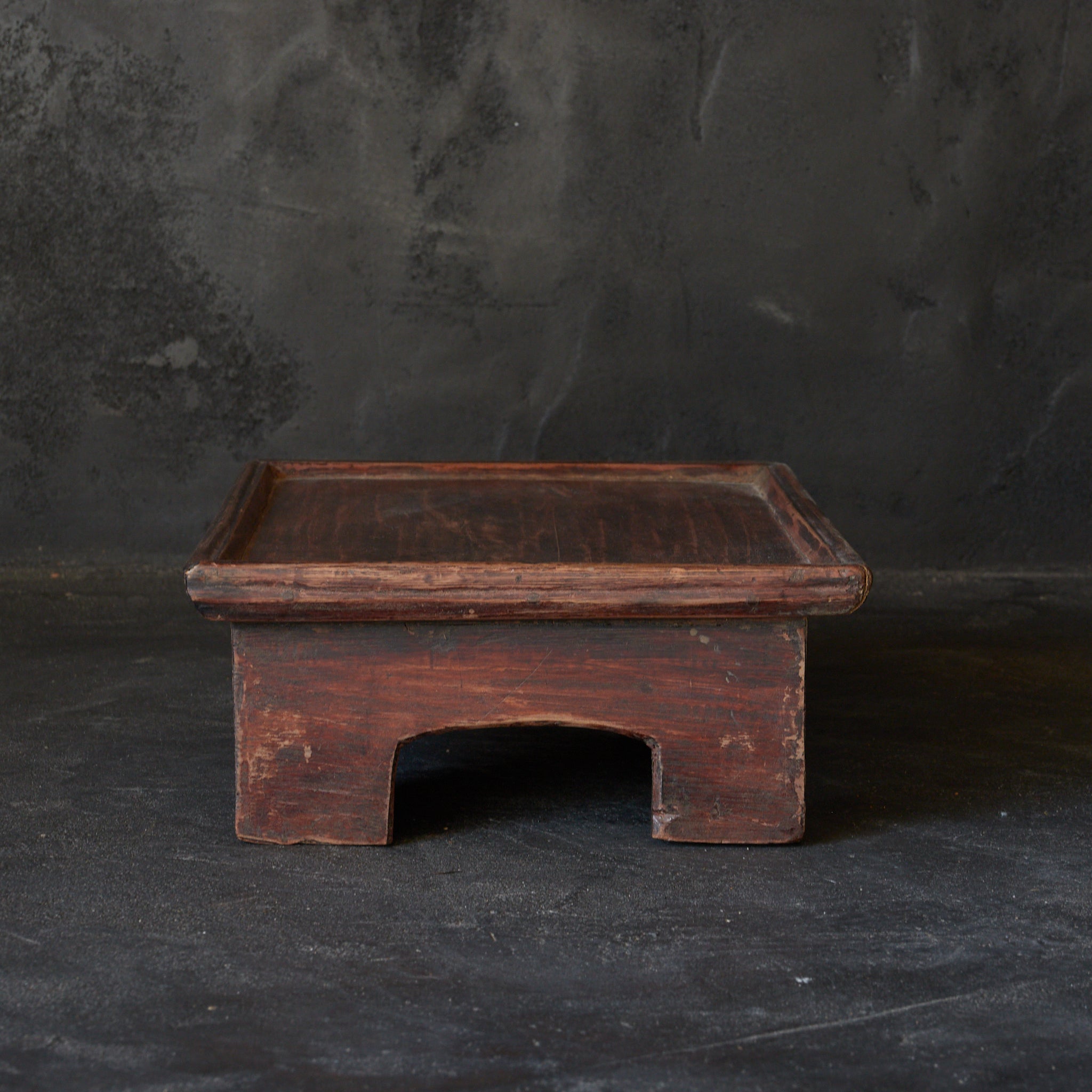 SOPORTE PARA OFRENDAS DE MADERA, b, Dinastía Joseon(1392–1897 d. C.)