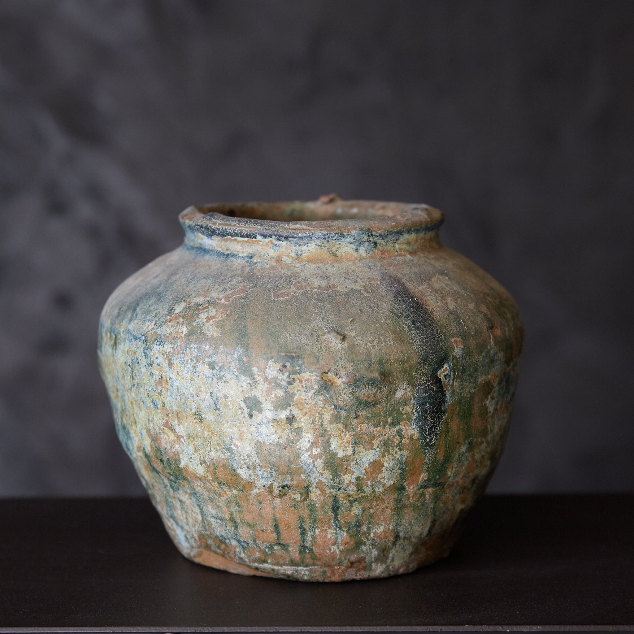 JARRA PEQUEÑA, Vidriado verde iridiscente, Dinastía Han(206 a. C.–220 d. C.)