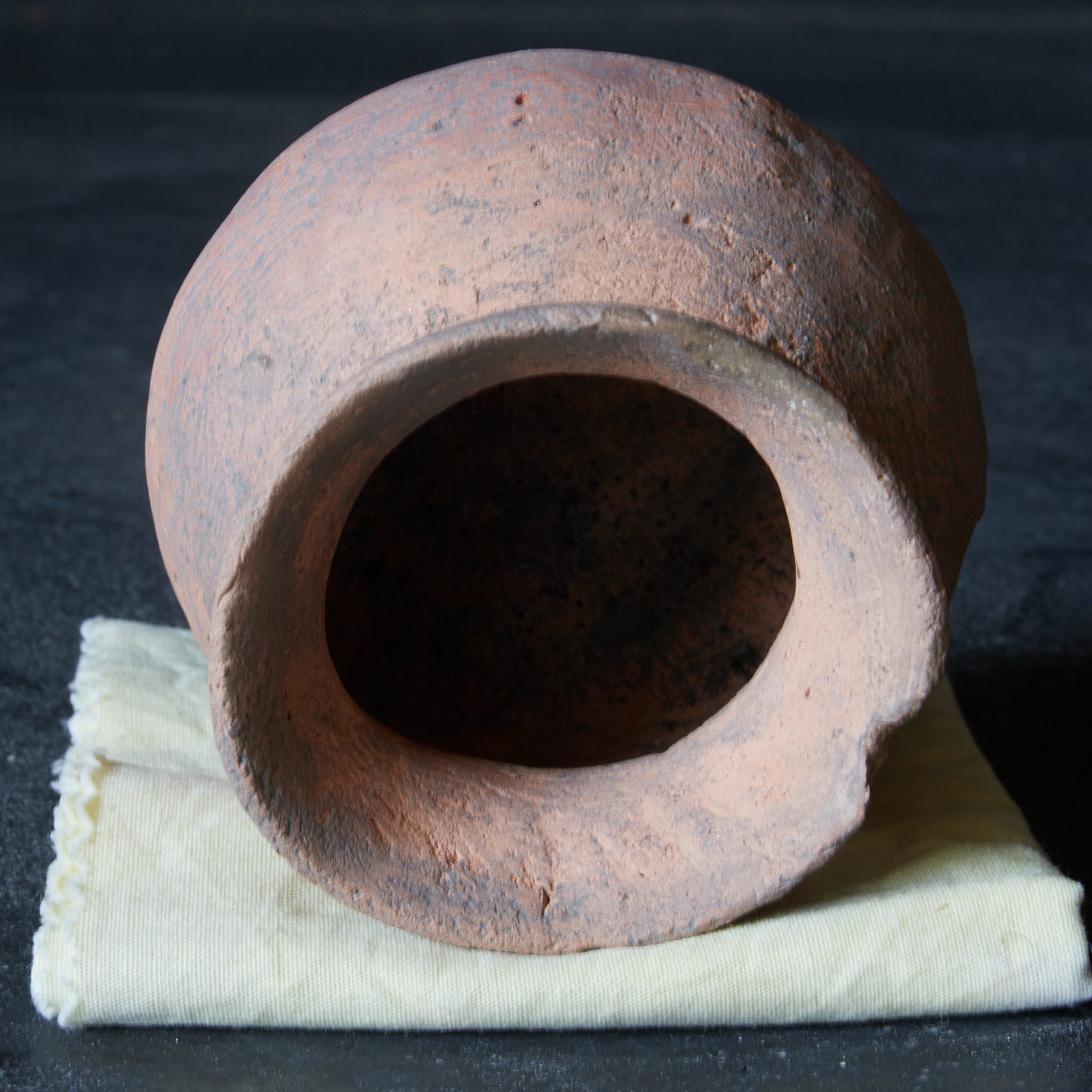 TINAJA DE BOCA ANCHA, Loza, Con caja de madera, Período Yayoi(300 a. C.–250 d. C.)