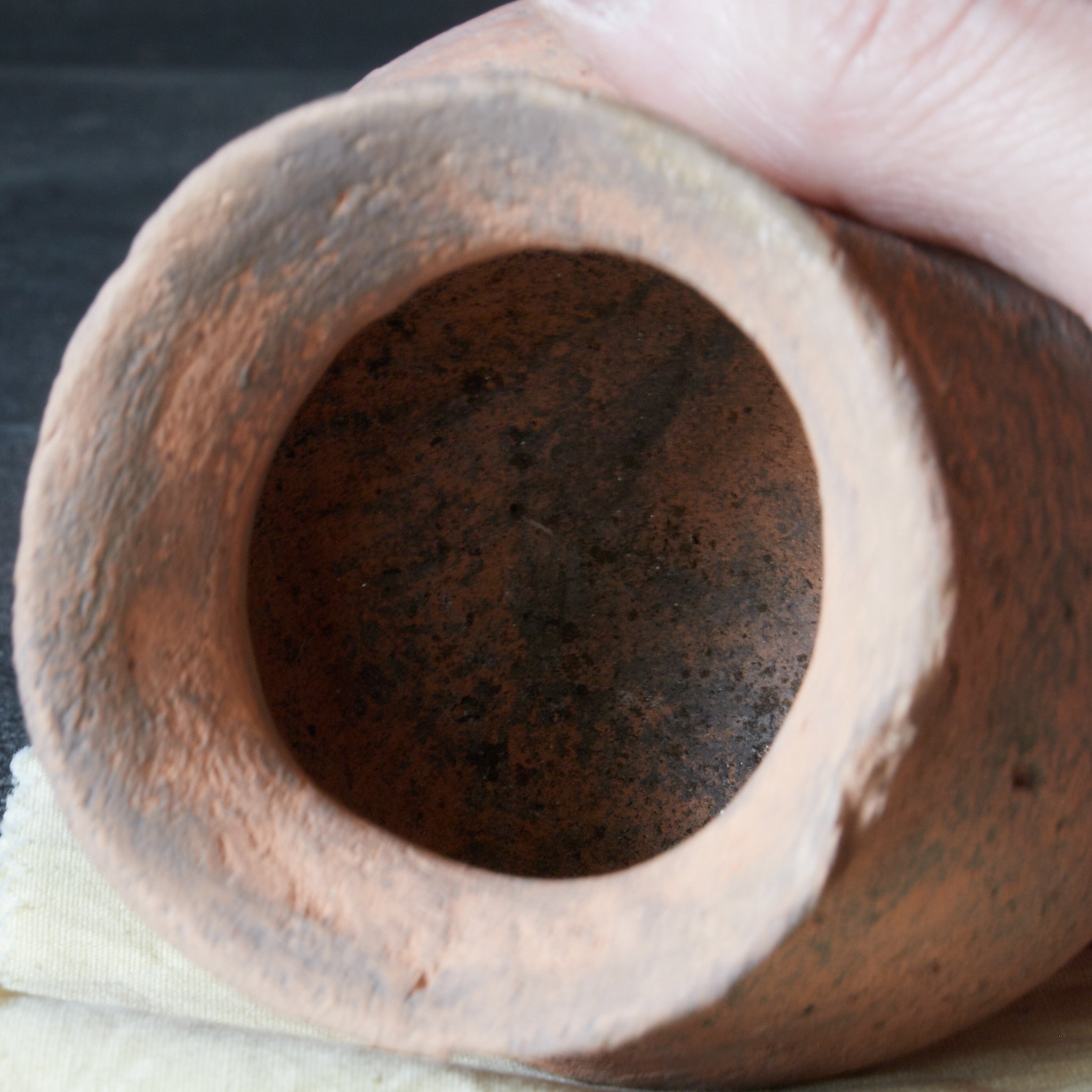 TINAJA DE BOCA ANCHA, Loza, Con caja de madera, Período Yayoi(300 a. C.–250 d. C.)
