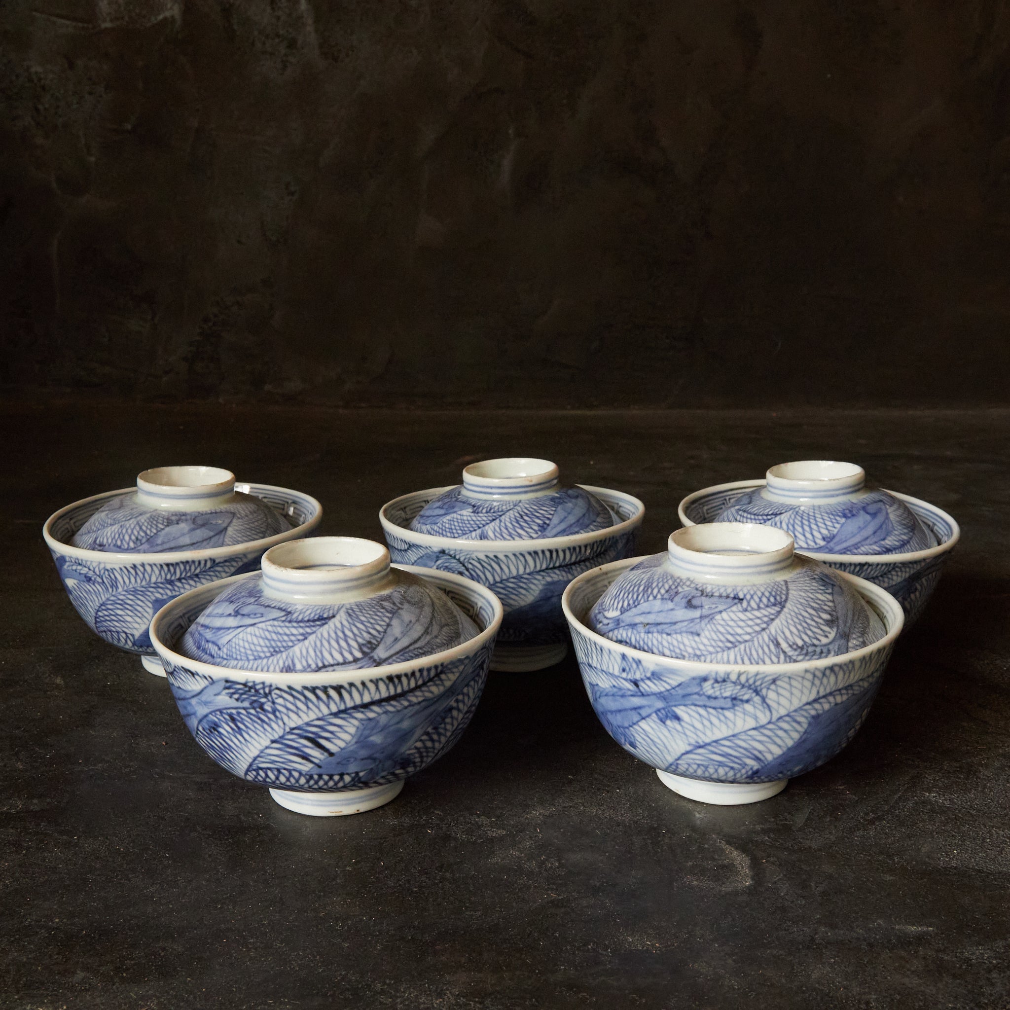 LIDDED TEA BOWL, Imari, with underglaze blue fish design, set of 5, Edo Period(1603–1867CE)