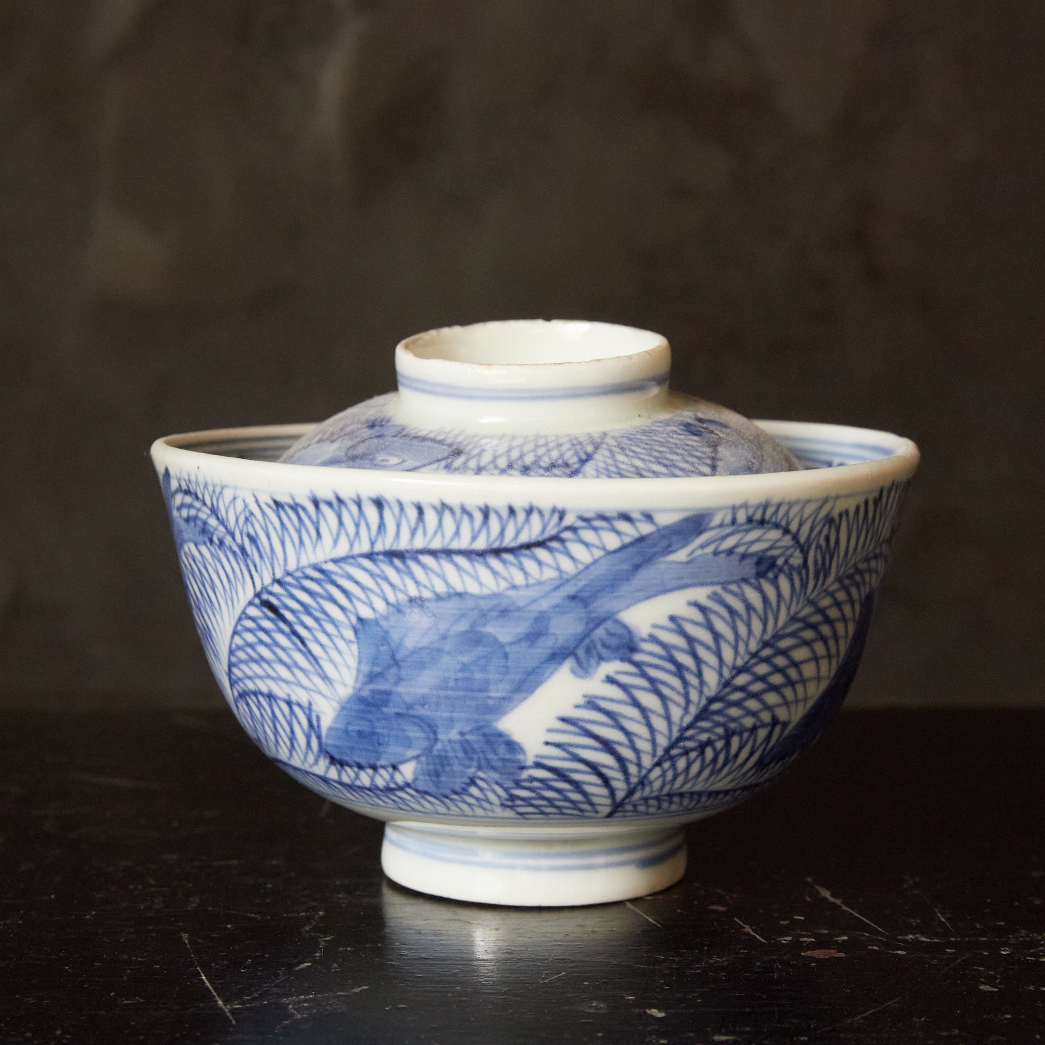 LIDDED TEA BOWL, Imari, with underglaze blue fish design, set of 5, Edo Period(1603–1867CE)