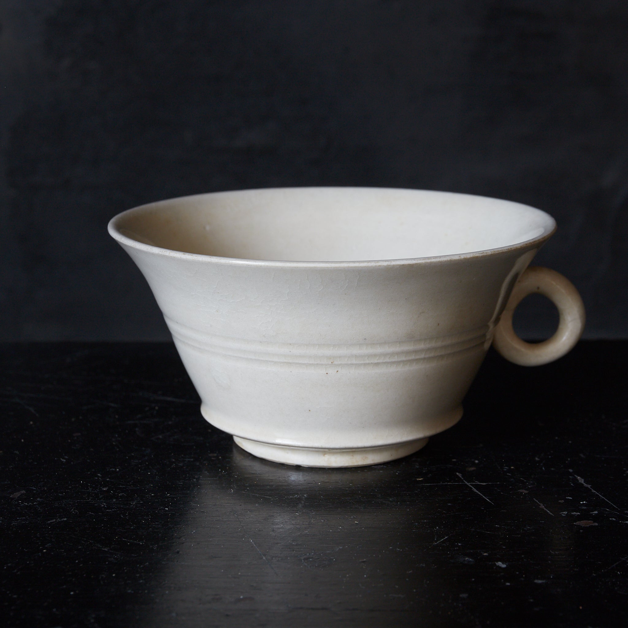 BOL, four Xingzhou, porcelaine blanche avec anse unique, Dynastie Tang(618–907 apr. J.-C.)