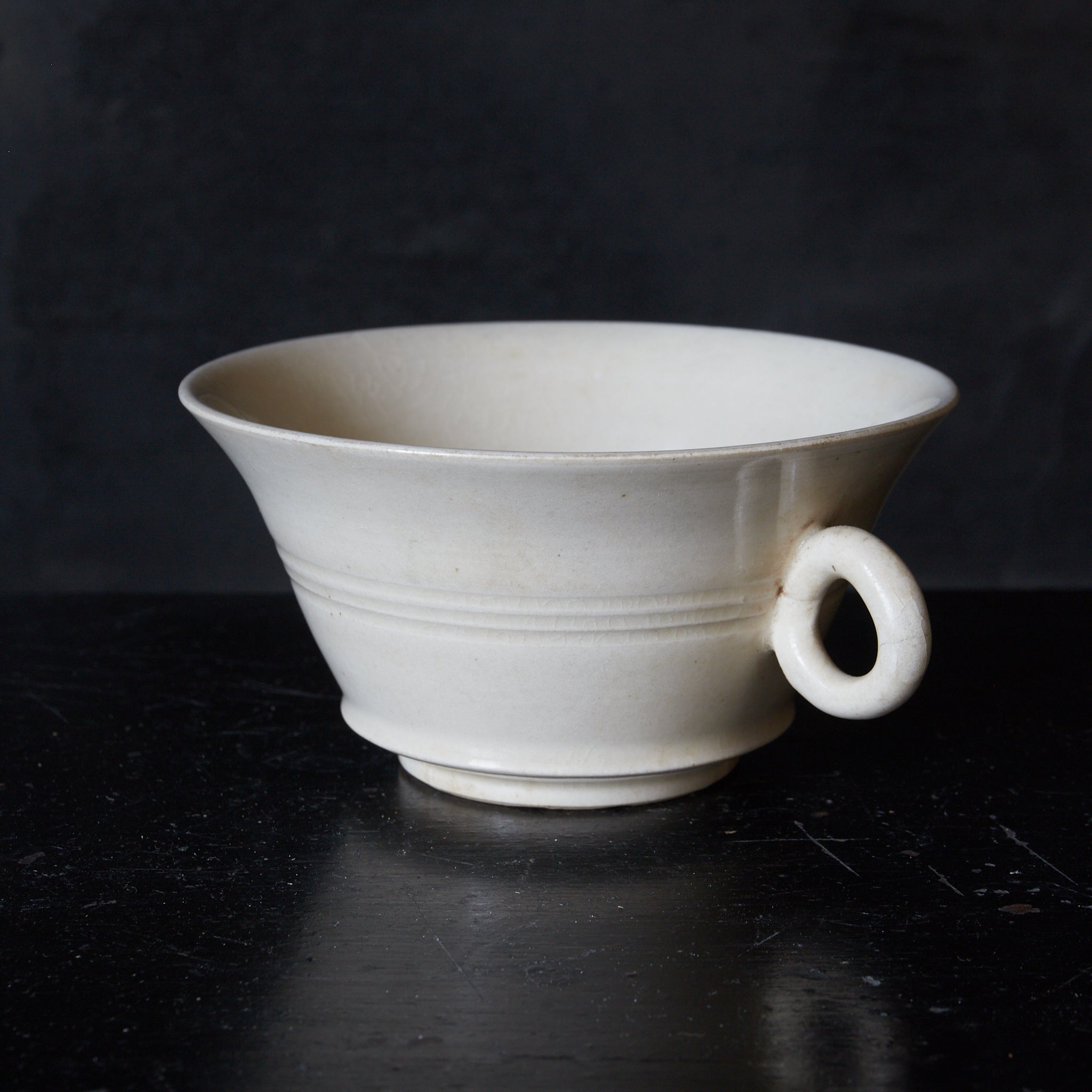 BOL, four Xingzhou, porcelaine blanche avec anse unique, Dynastie Tang(618–907 apr. J.-C.)