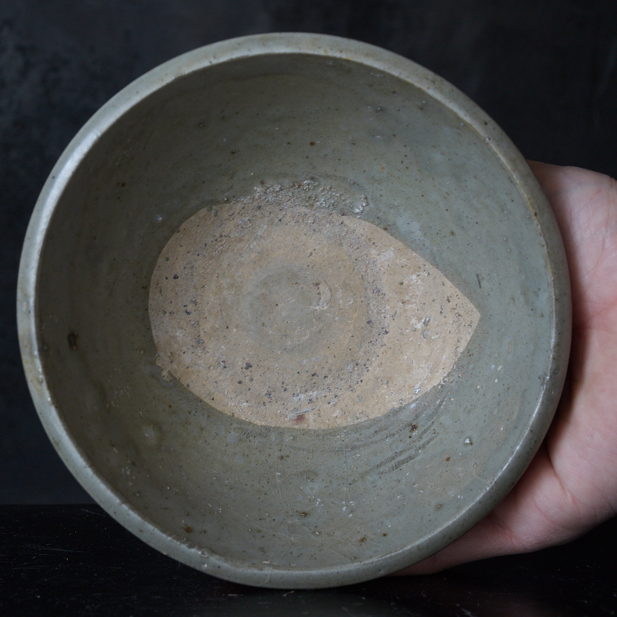 TAZÓN DE TÉ, horno Longquan, celadón, Dinastía Song–Yuan(960–1368 d. C.)
