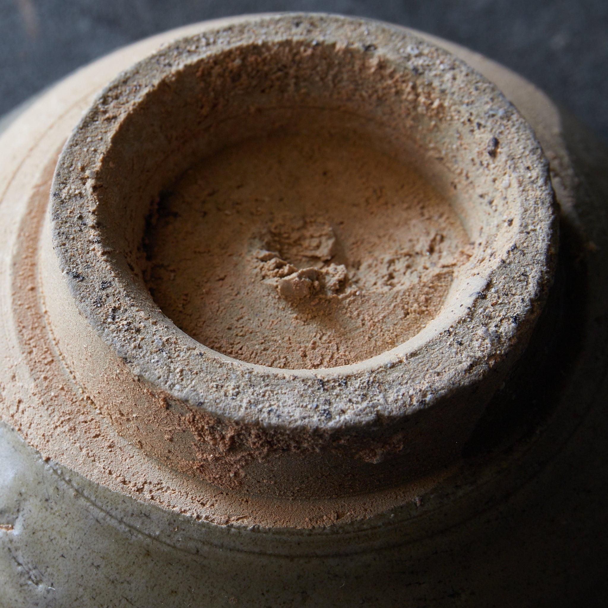 TAZÓN DE TÉ, horno Longquan, celadón, Dinastía Song–Yuan(960–1368 d. C.)