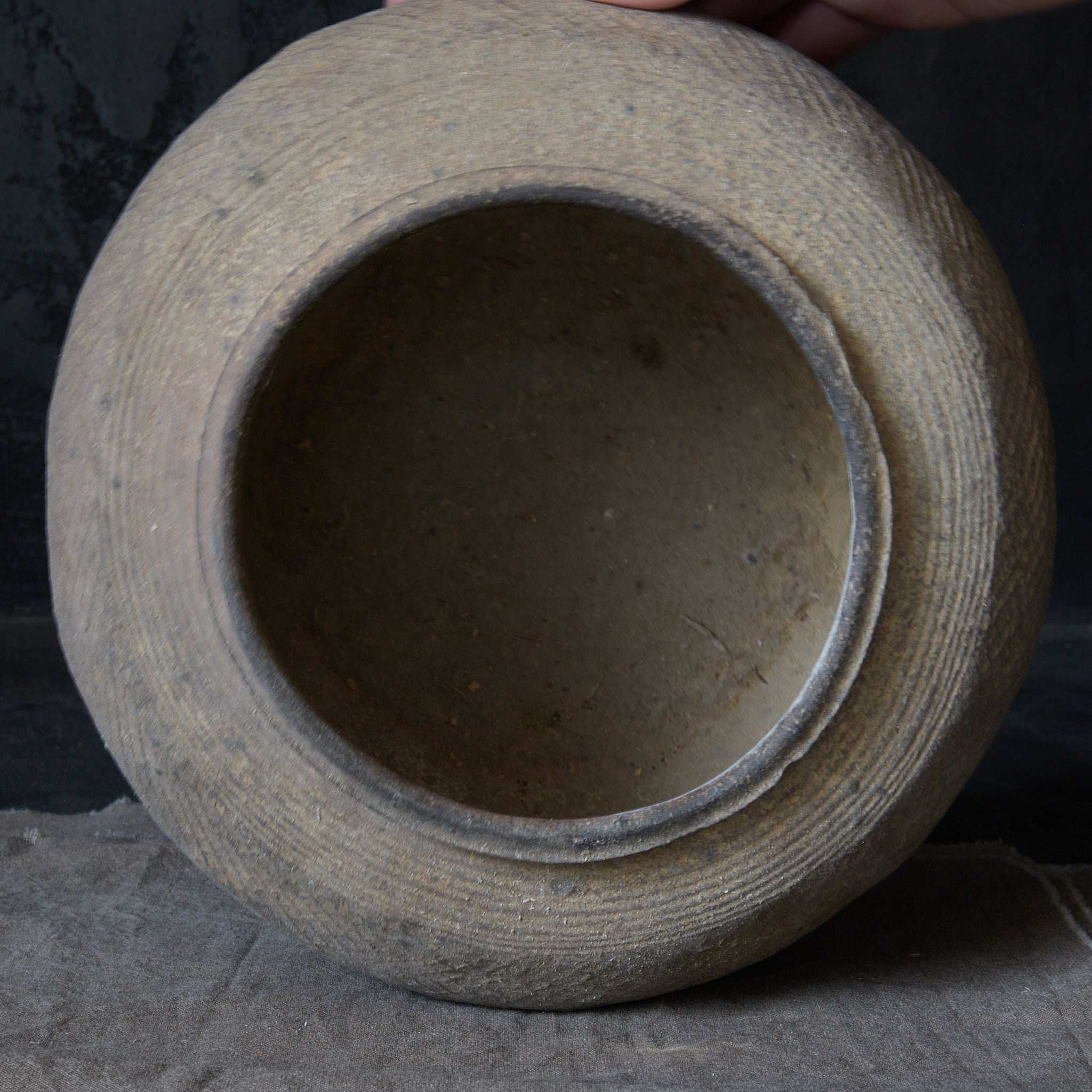 JARRA DE GRES CON DISEÑO ESTAMPADO, Primavera y Reinos Combatientes(770–221 a. C.)