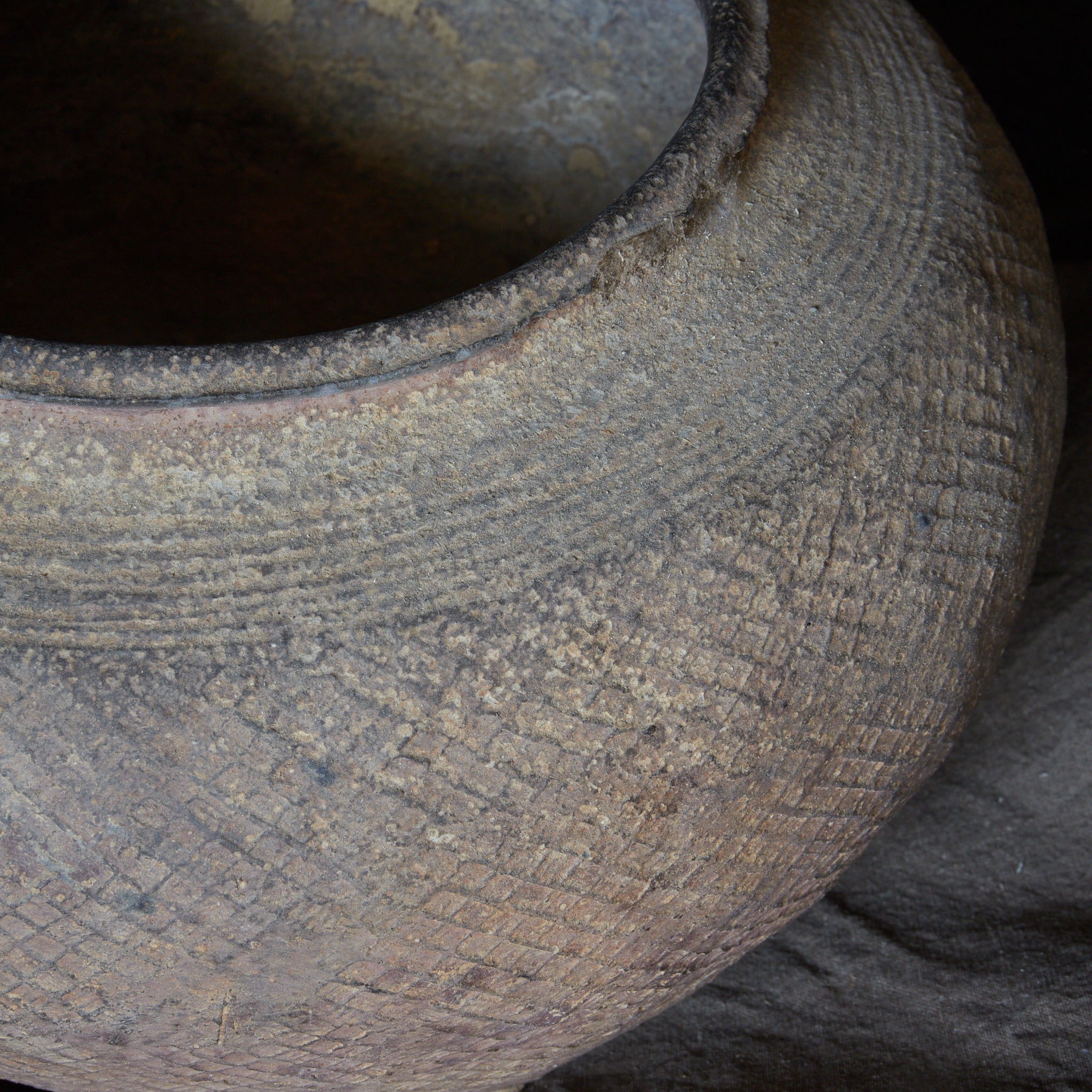 JARRA DE GRES CON DISEÑO ESTAMPADO, Primavera y Reinos Combatientes(770–221 a. C.)