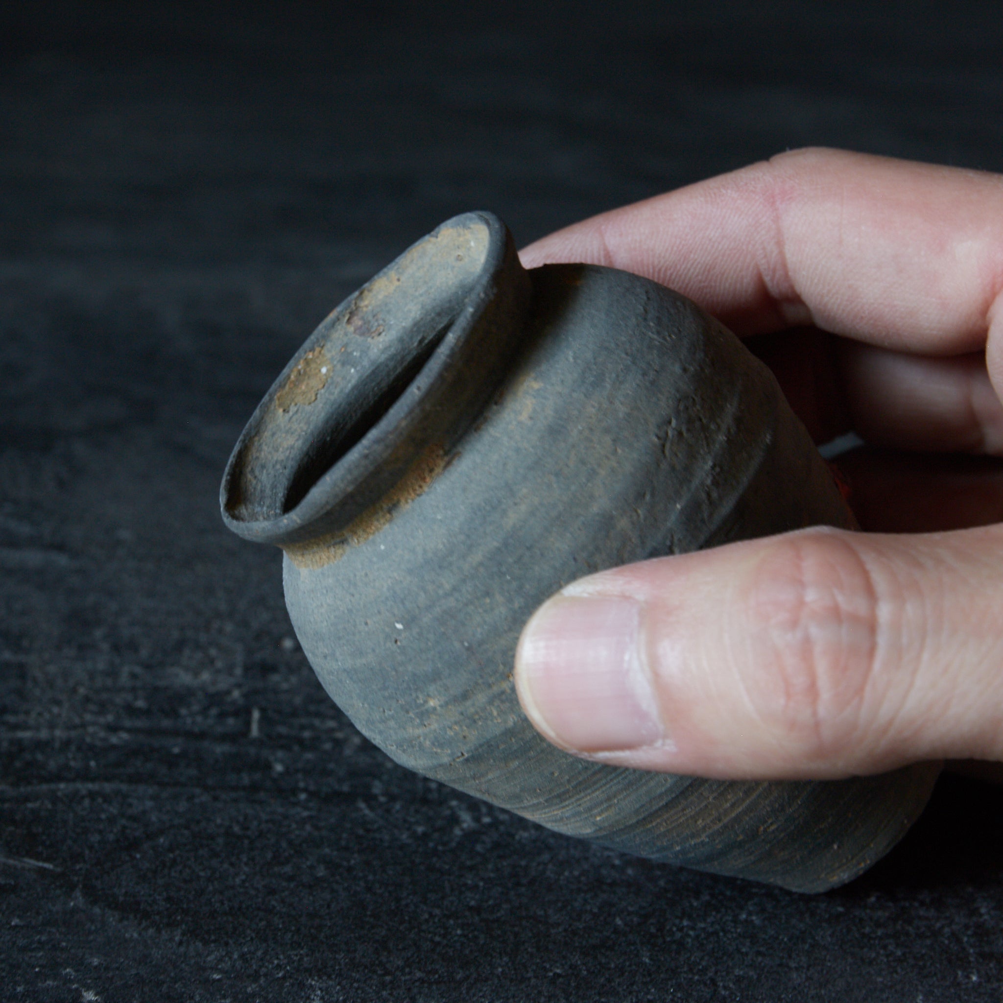 JARRA PEQUEÑA, Loza de barro gris, Mitate(lata de té), Dinastía Song(960–1279 d. C.)