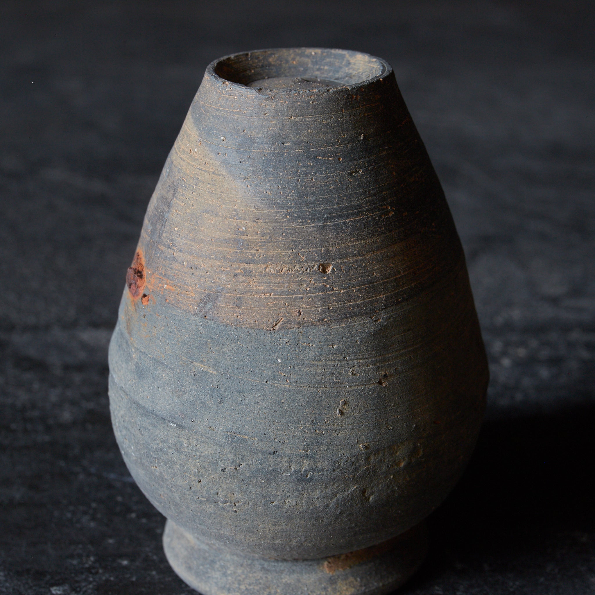 JARRA PEQUEÑA, Loza de barro gris, Mitate(lata de té), Dinastía Song(960–1279 d. C.)