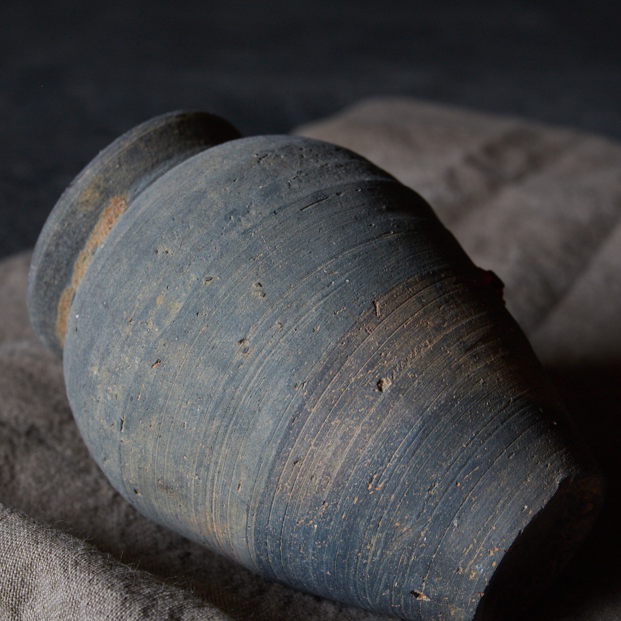 JARRA PEQUEÑA, Loza de barro gris, Mitate(lata de té), Dinastía Song(960–1279 d. C.)