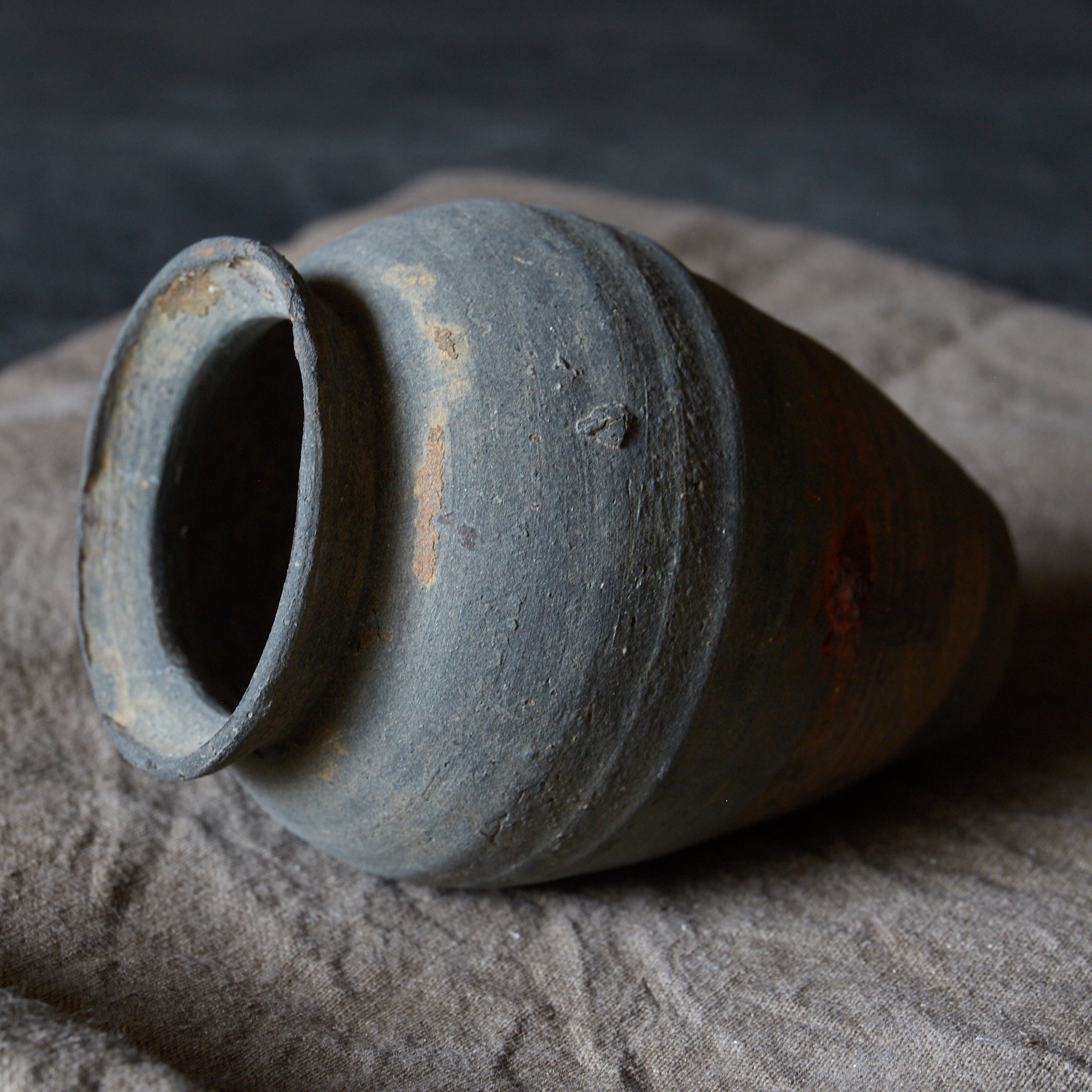 JARRA PEQUEÑA, Loza de barro gris, Mitate(lata de té), Dinastía Song(960–1279 d. C.)