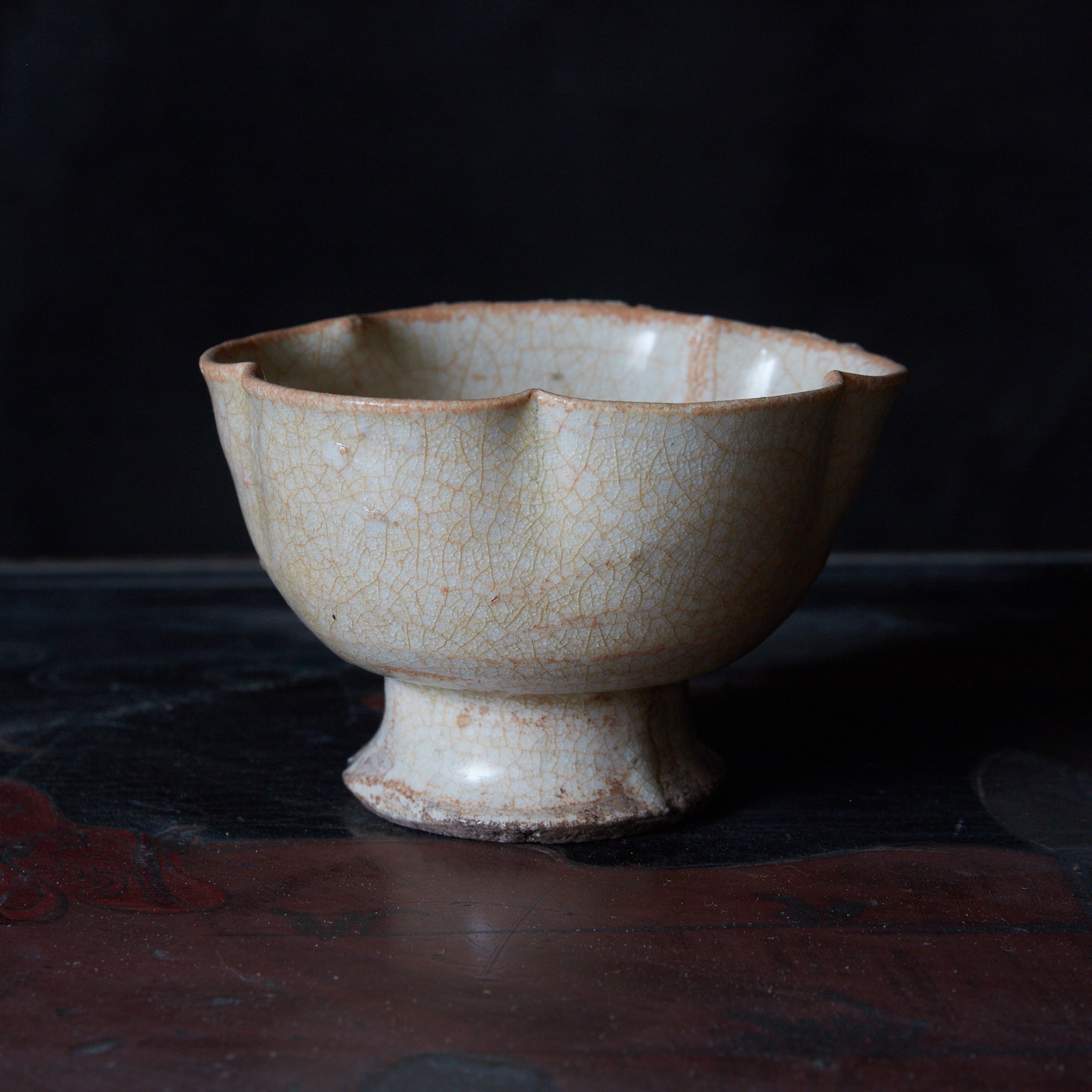 GOBELET FOLIOLÉ, Céramique Hutian / yingqing, céladon pâle, Dynastie Song(960–1279 apr. J.-C.)