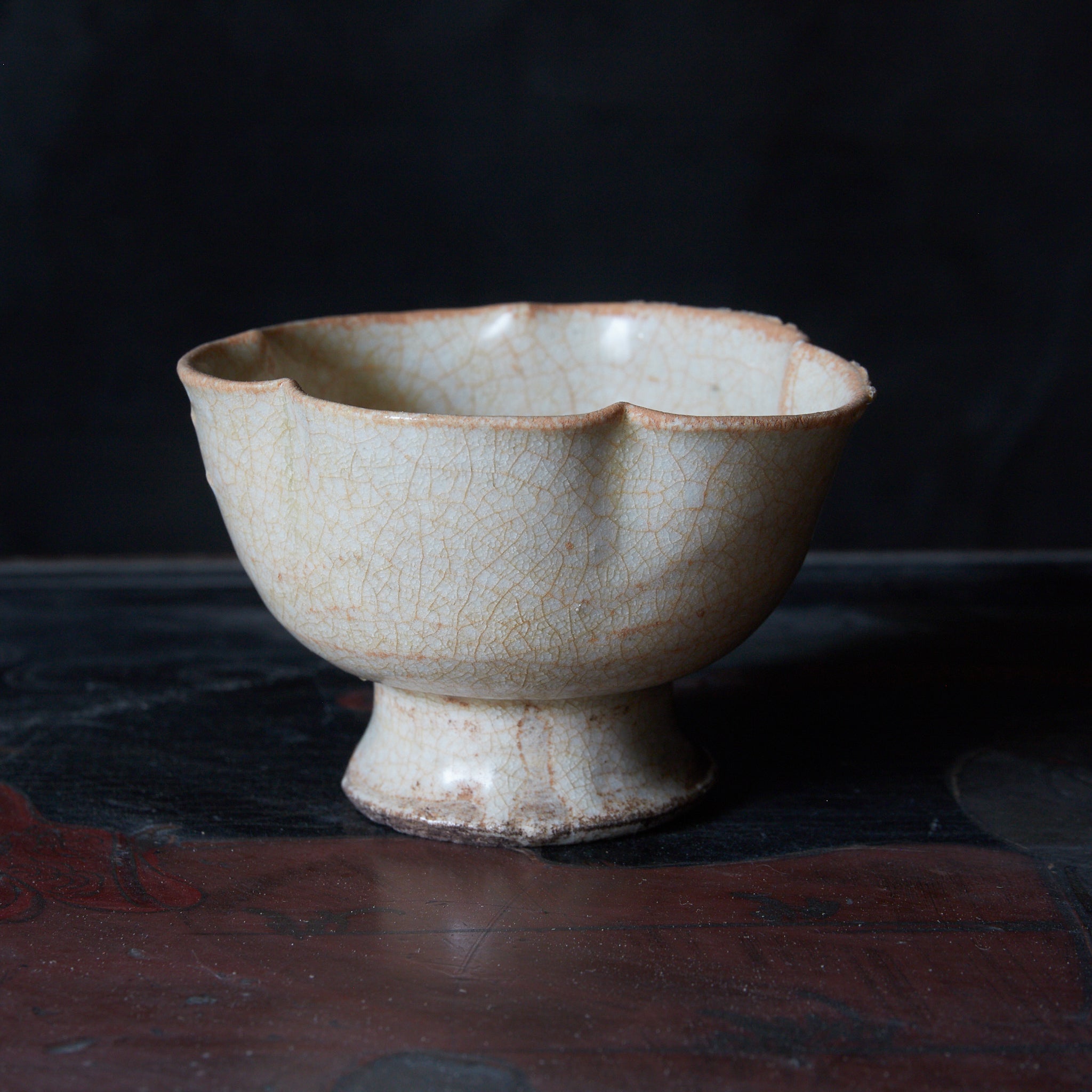 GOBELET FOLIOLÉ, Céramique Hutian / yingqing, céladon pâle, Dynastie Song(960–1279 apr. J.-C.)