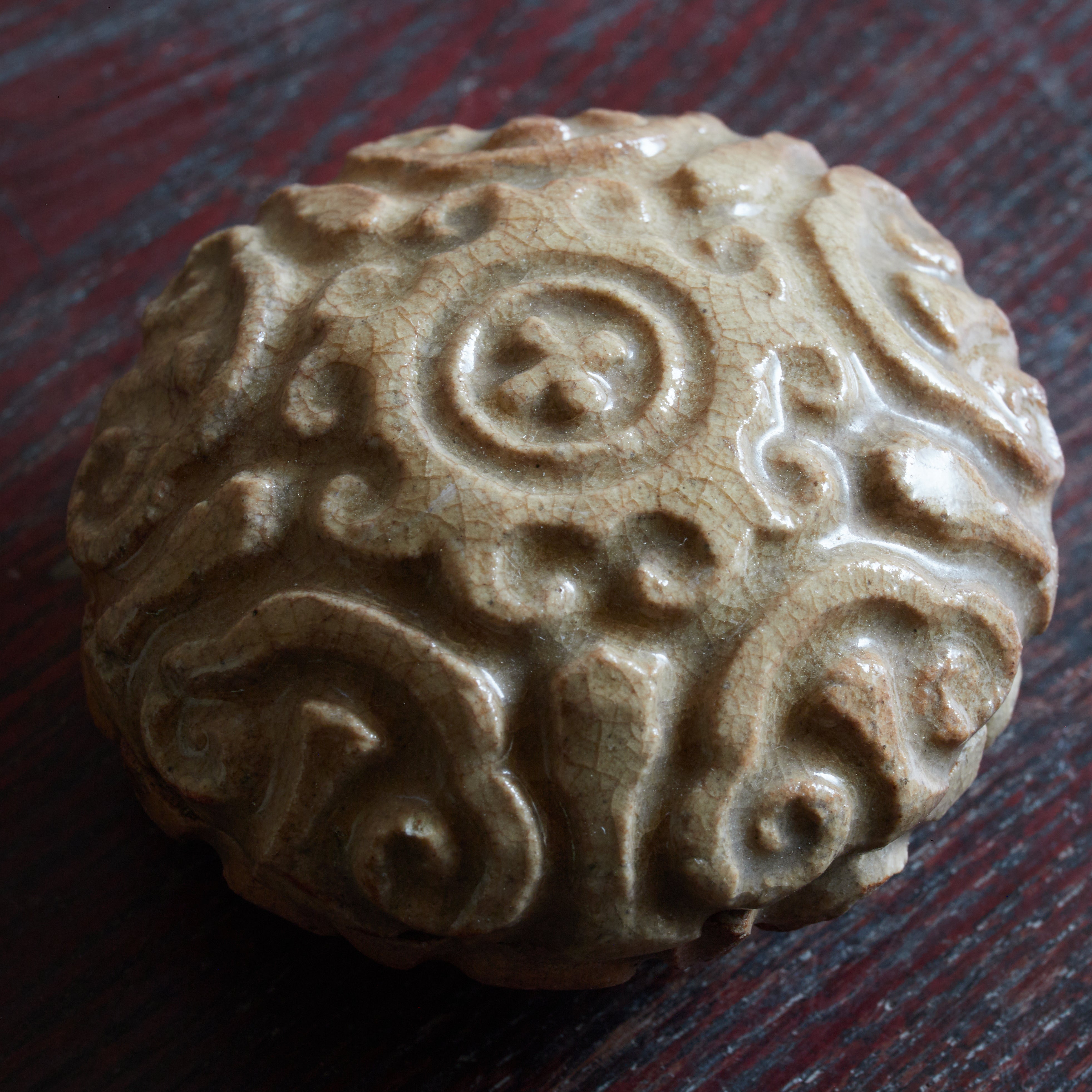 INCENSE CONTAINER, Ko-Hagi, ash-glazed, with scrollwork design, hidden christian, marked with a cross, Edo Period(1603–1867CE)