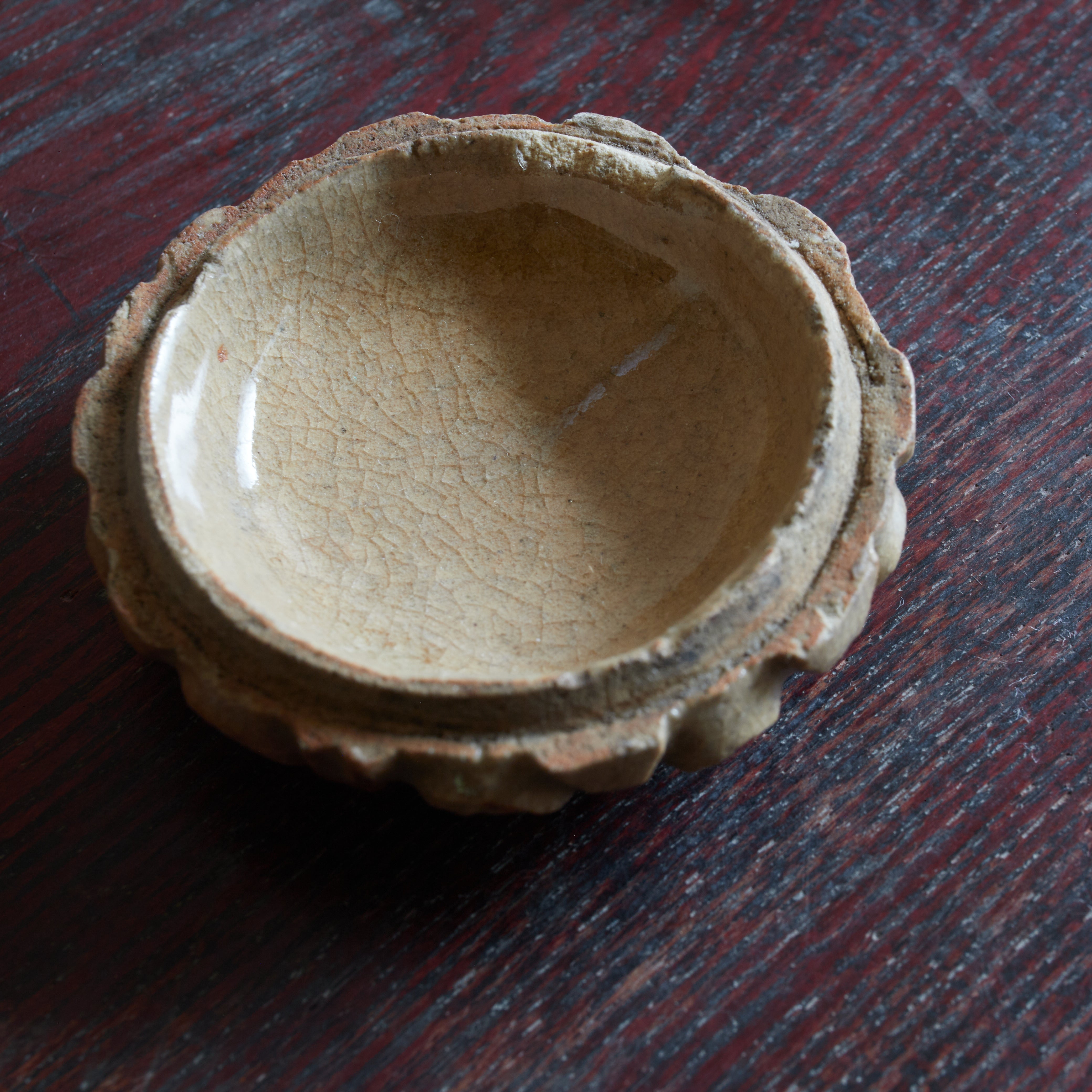 INCENSE CONTAINER, Ko-Hagi, ash-glazed, with scrollwork design, hidden christian, marked with a cross, Edo Period(1603–1867CE)