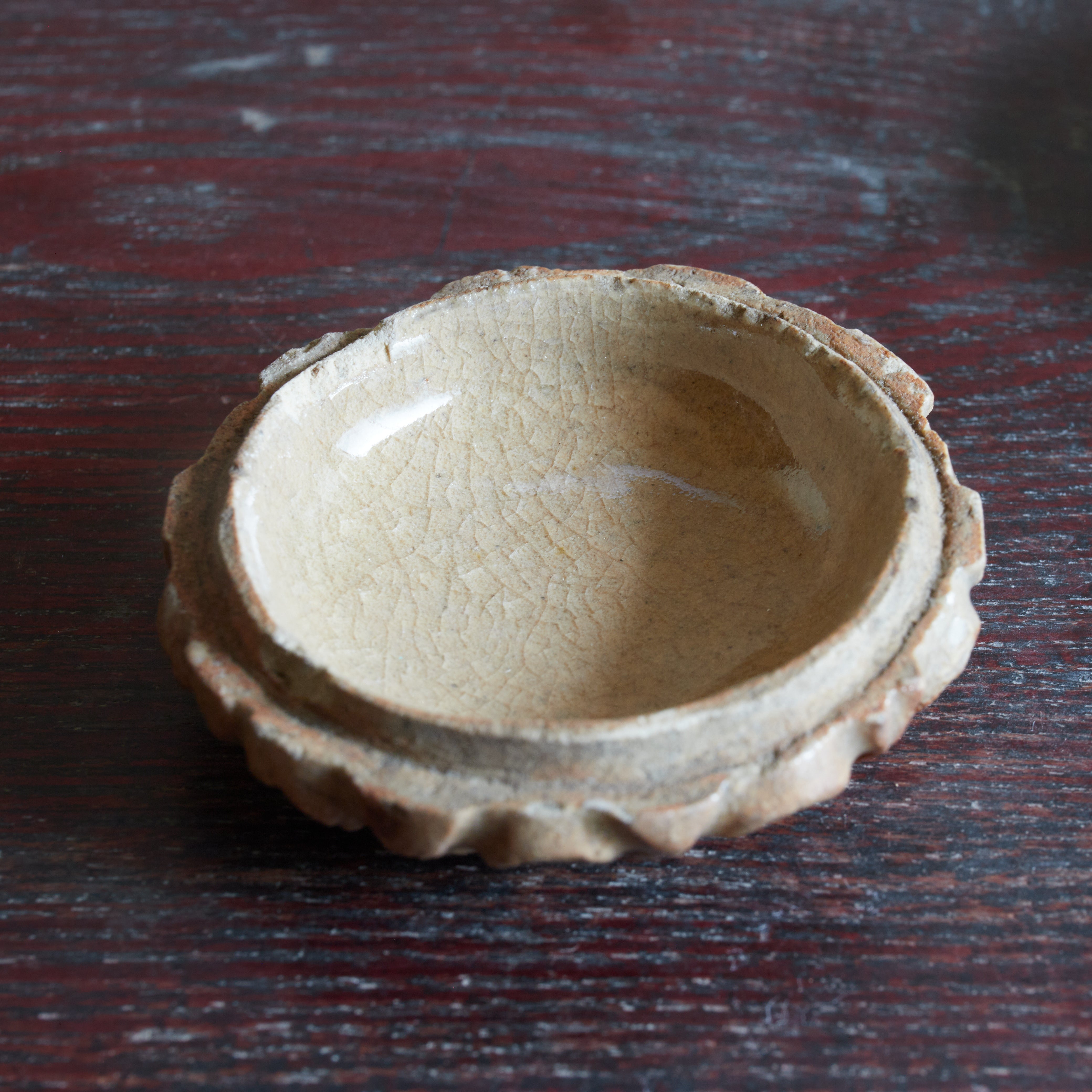 INCENSE CONTAINER, Ko-Hagi, ash-glazed, with scrollwork design, hidden christian, marked with a cross, Edo Period(1603–1867CE)