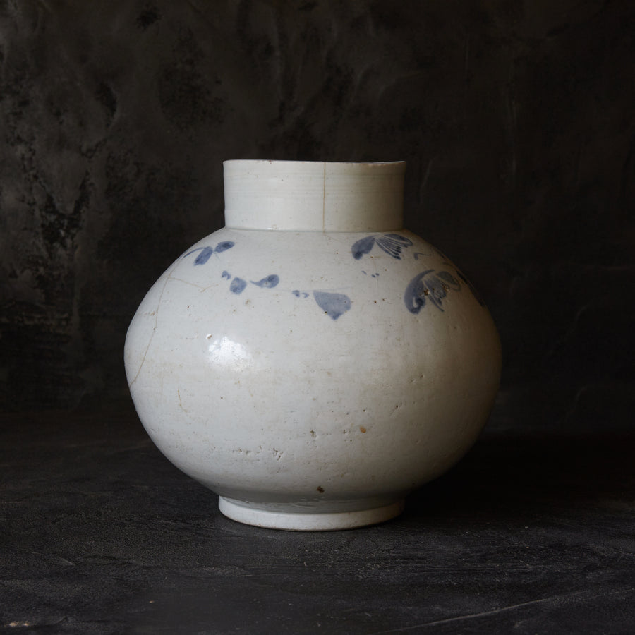 李朝 白磁青花草文壺(1392–1897CE)
