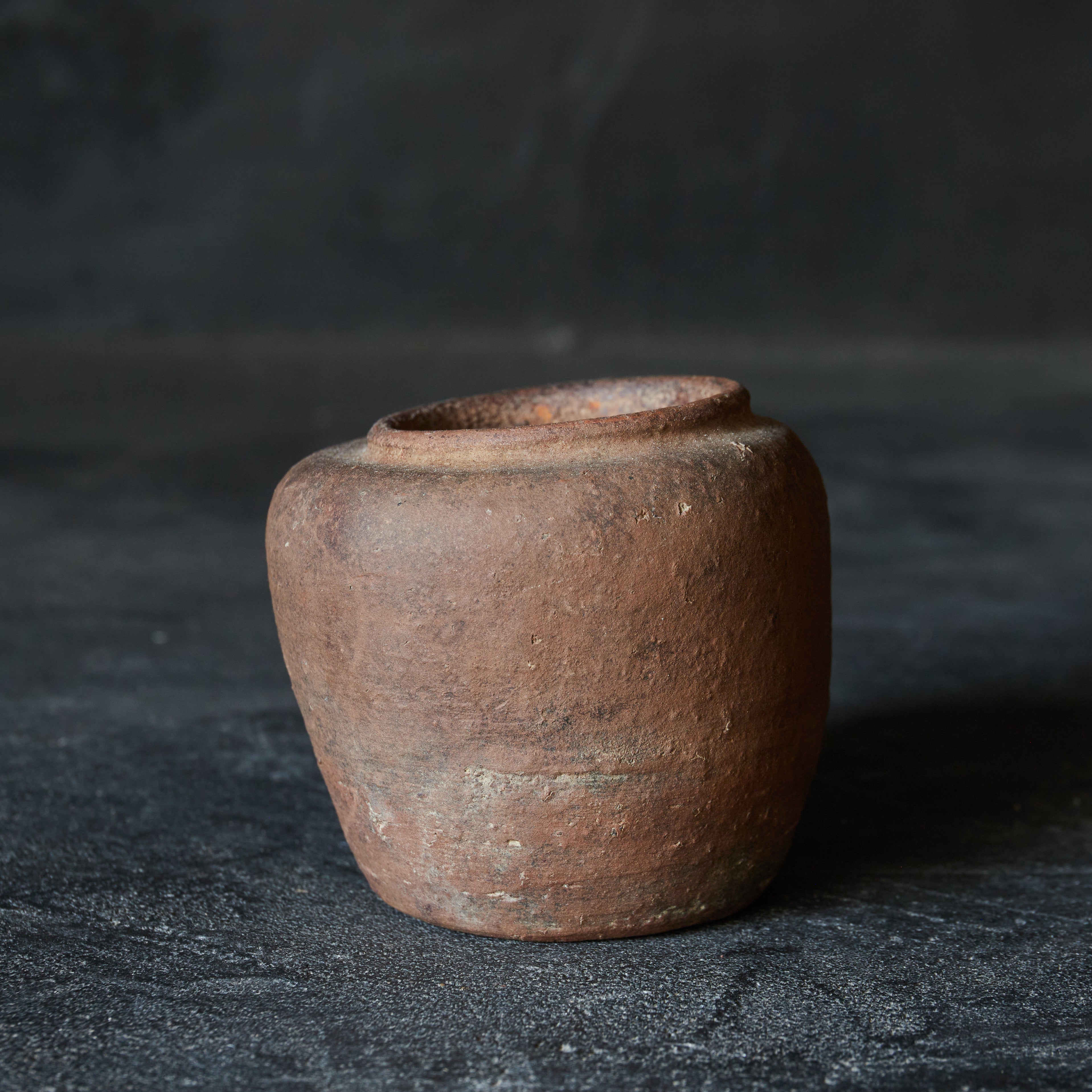 安土桃山–江戸時代 備前 ひしゃげ小壺(1573–1867CE)