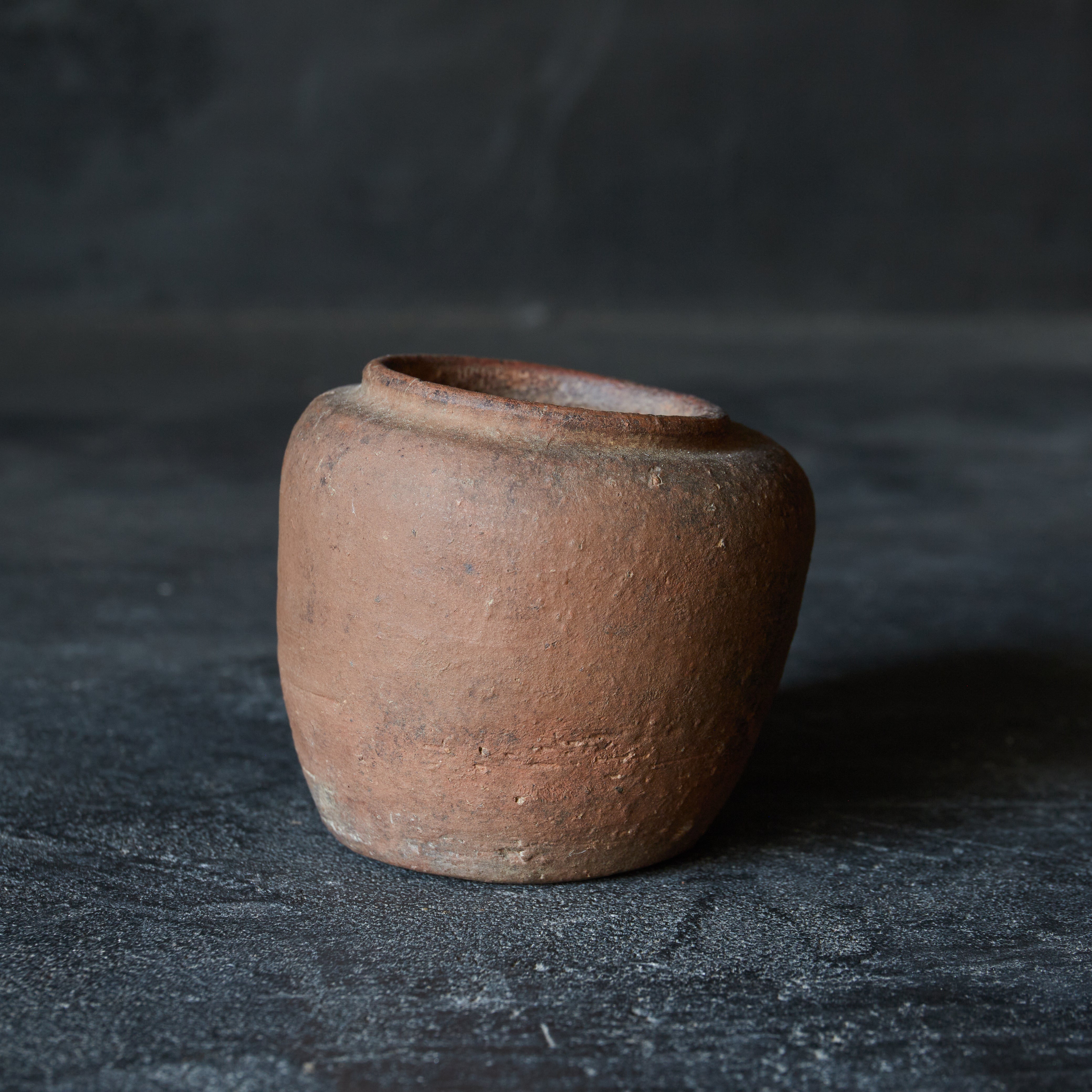 JARRA DEFORMADA PEQUEÑA, Bizen, Período Azuchi-Momoyama–Edo(1573–1867 d. C.)