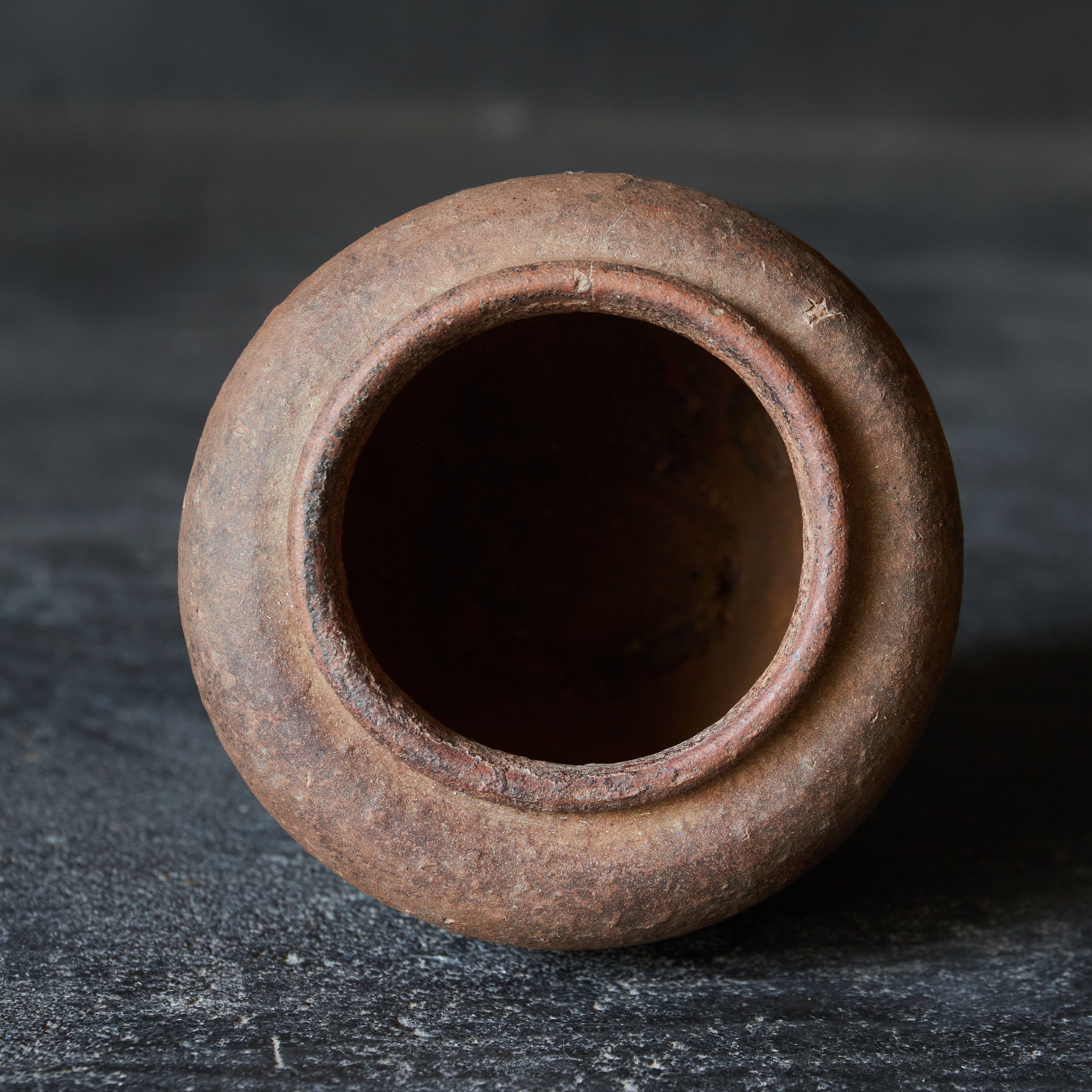 JARRA DEFORMADA PEQUEÑA, Bizen, Período Azuchi-Momoyama–Edo(1573–1867 d. C.)