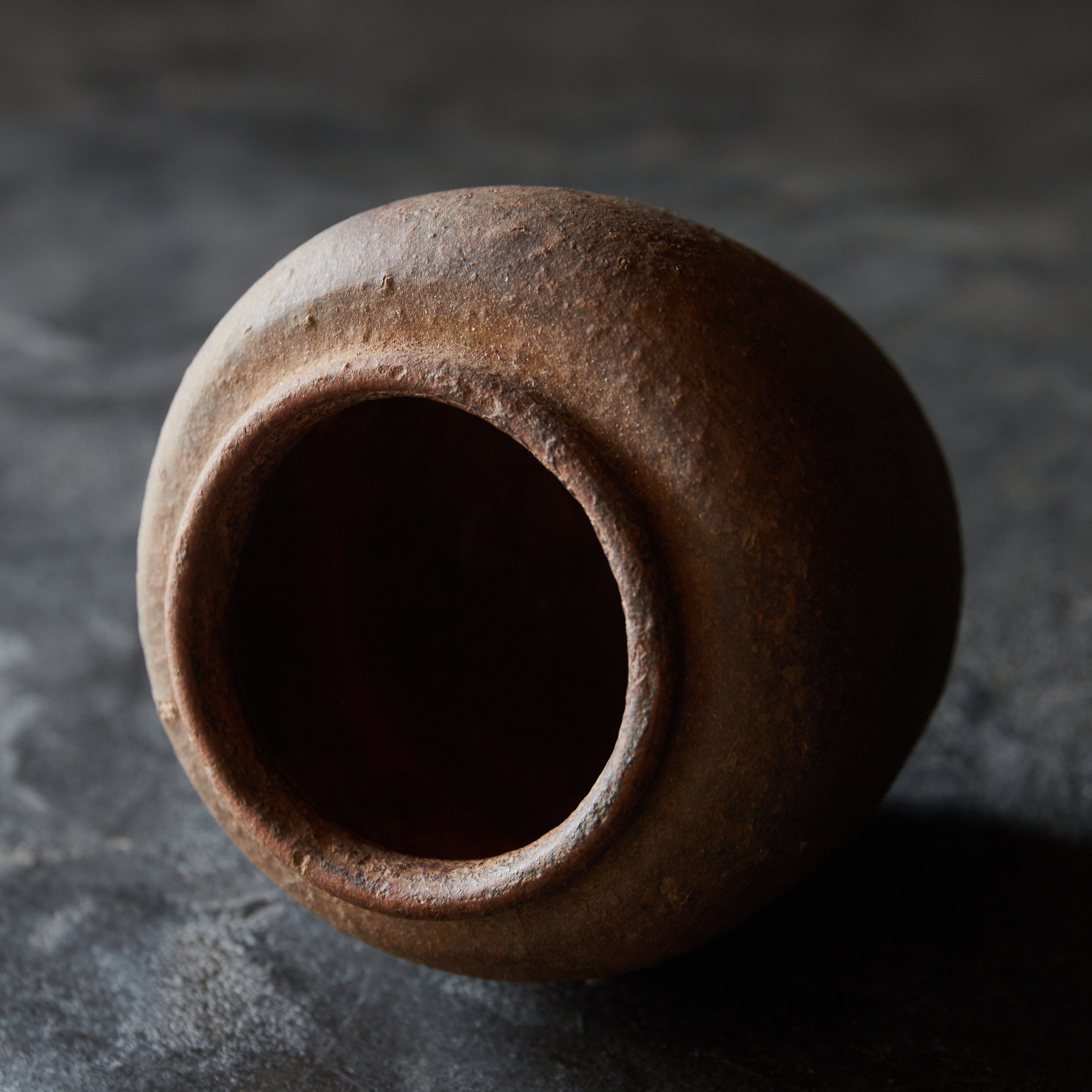 JARRA DEFORMADA PEQUEÑA, Bizen, Período Azuchi-Momoyama–Edo(1573–1867 d. C.)