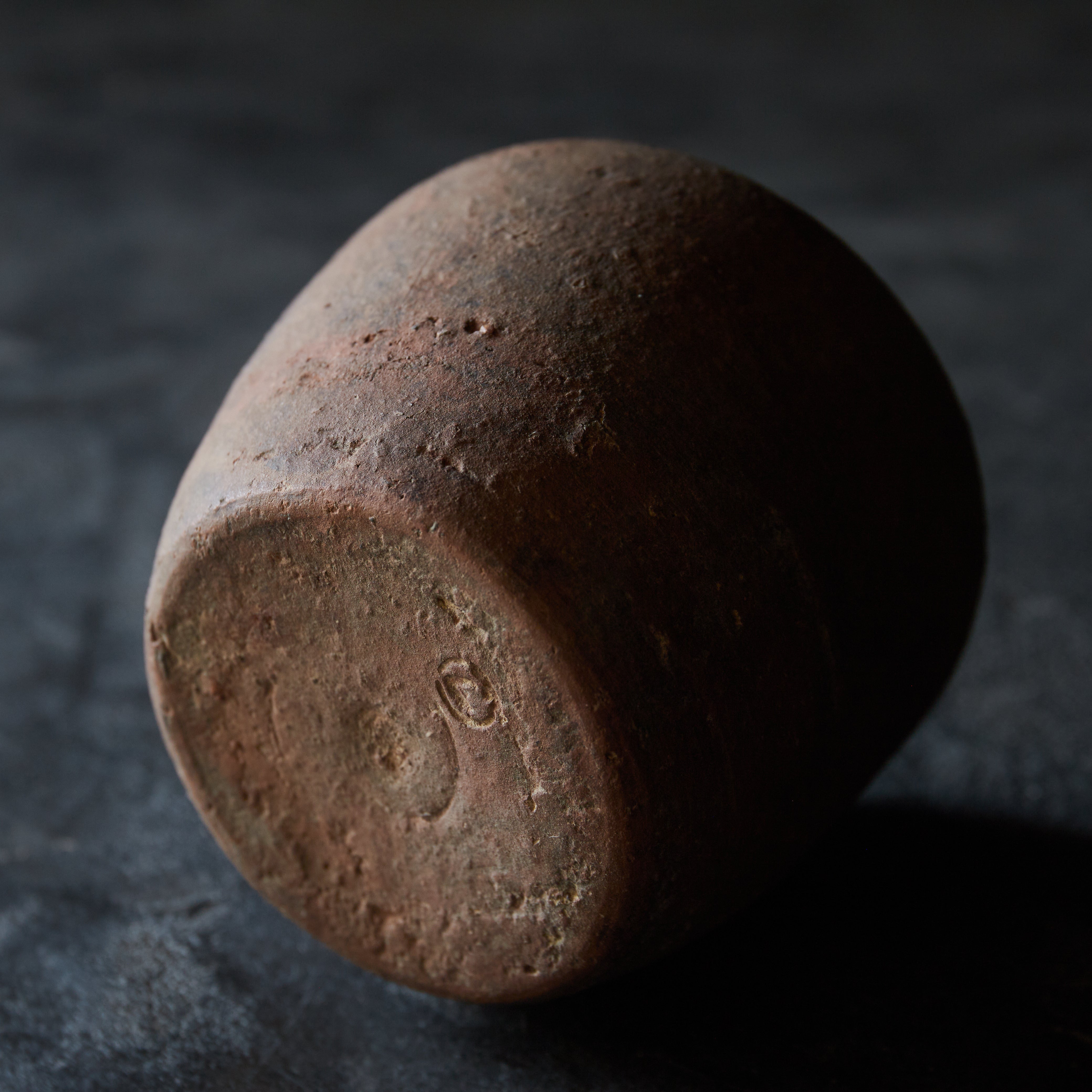 JARRA DEFORMADA PEQUEÑA, Bizen, Período Azuchi-Momoyama–Edo(1573–1867 d. C.)