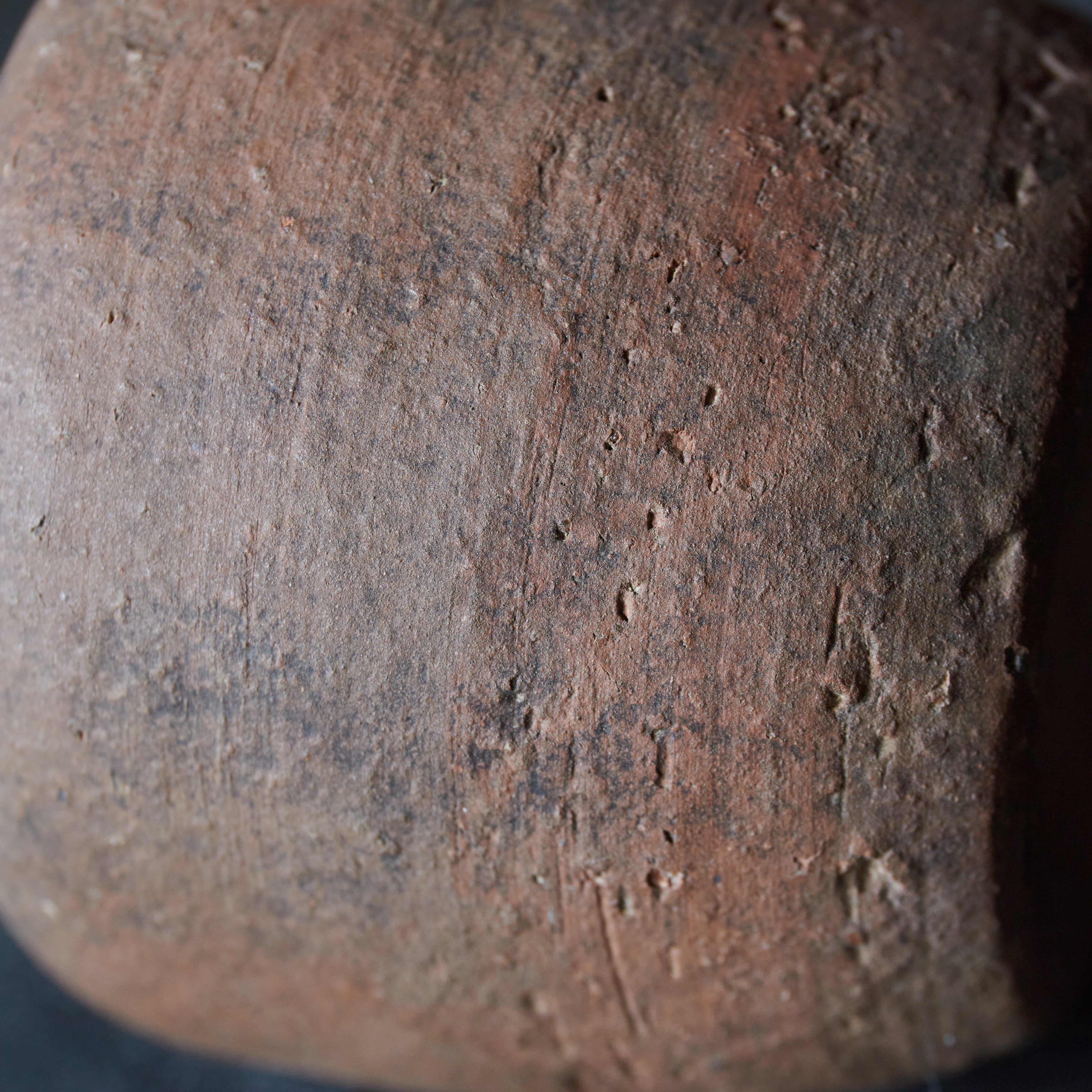 JARRA DEFORMADA PEQUEÑA, Bizen, Período Azuchi-Momoyama–Edo(1573–1867 d. C.)