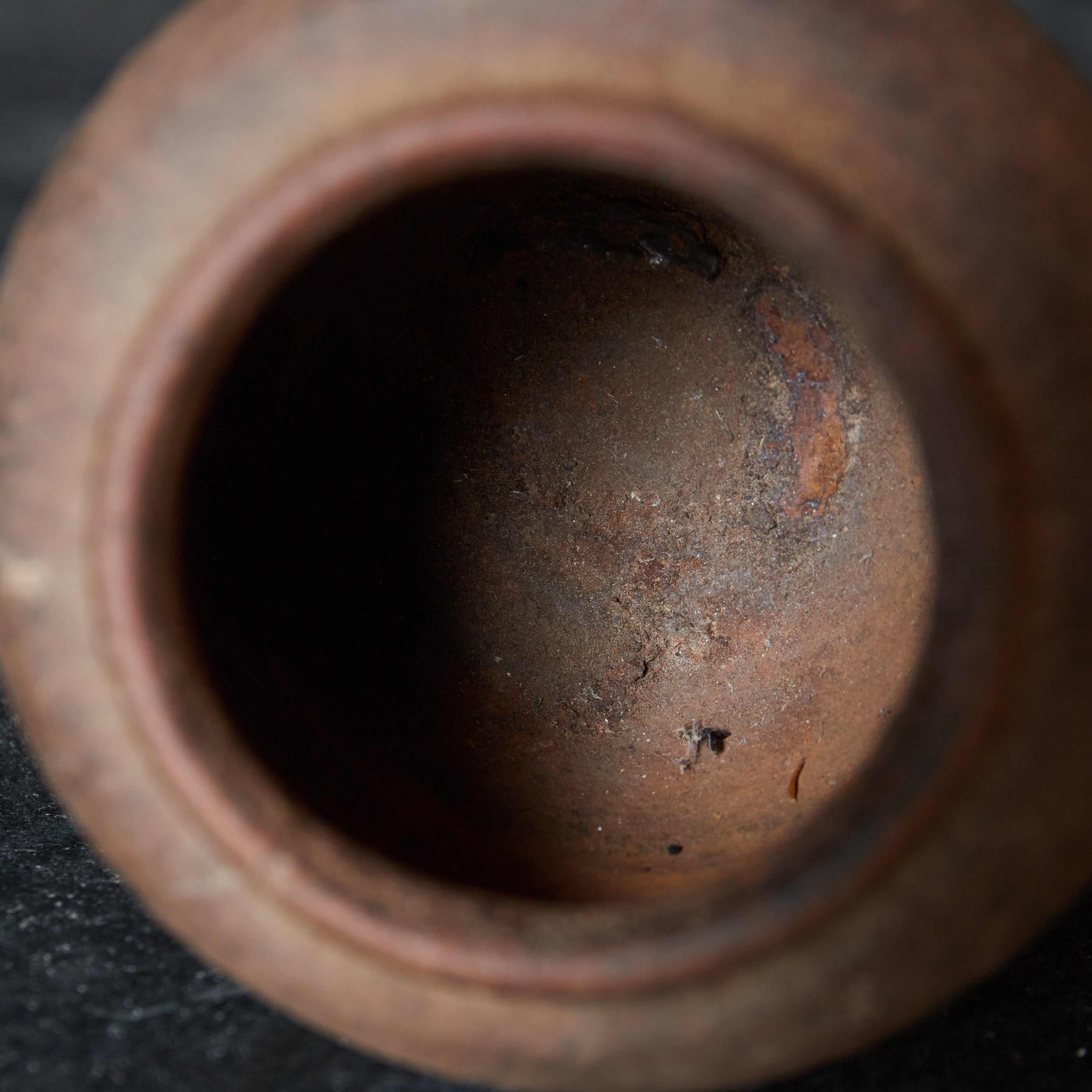 JARRA DEFORMADA PEQUEÑA, Bizen, Período Azuchi-Momoyama–Edo(1573–1867 d. C.)