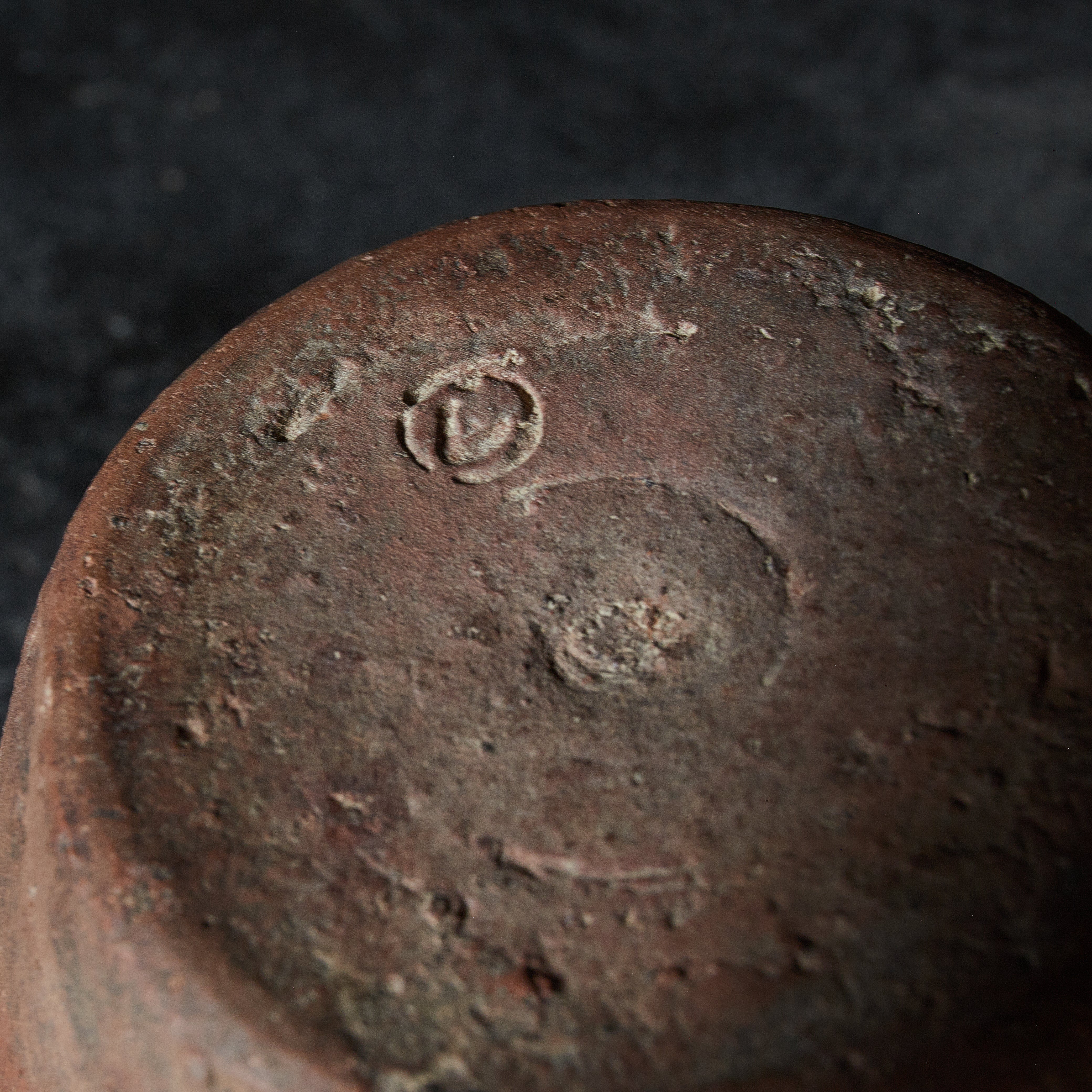 JARRA DEFORMADA PEQUEÑA, Bizen, Período Azuchi-Momoyama–Edo(1573–1867 d. C.)