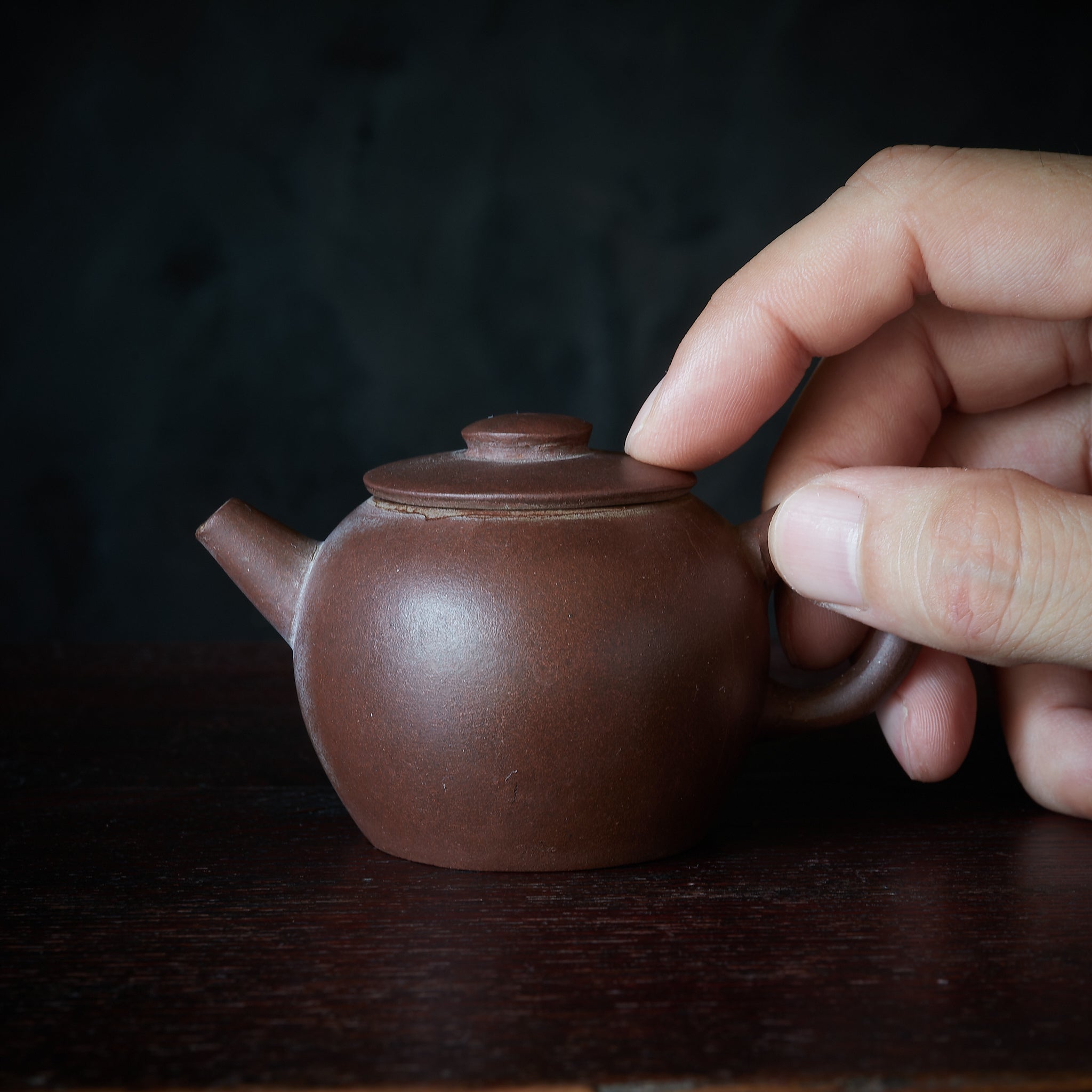 清代 朱泥急須 具輪珠(ぐりんだま)(1616–1911CE)