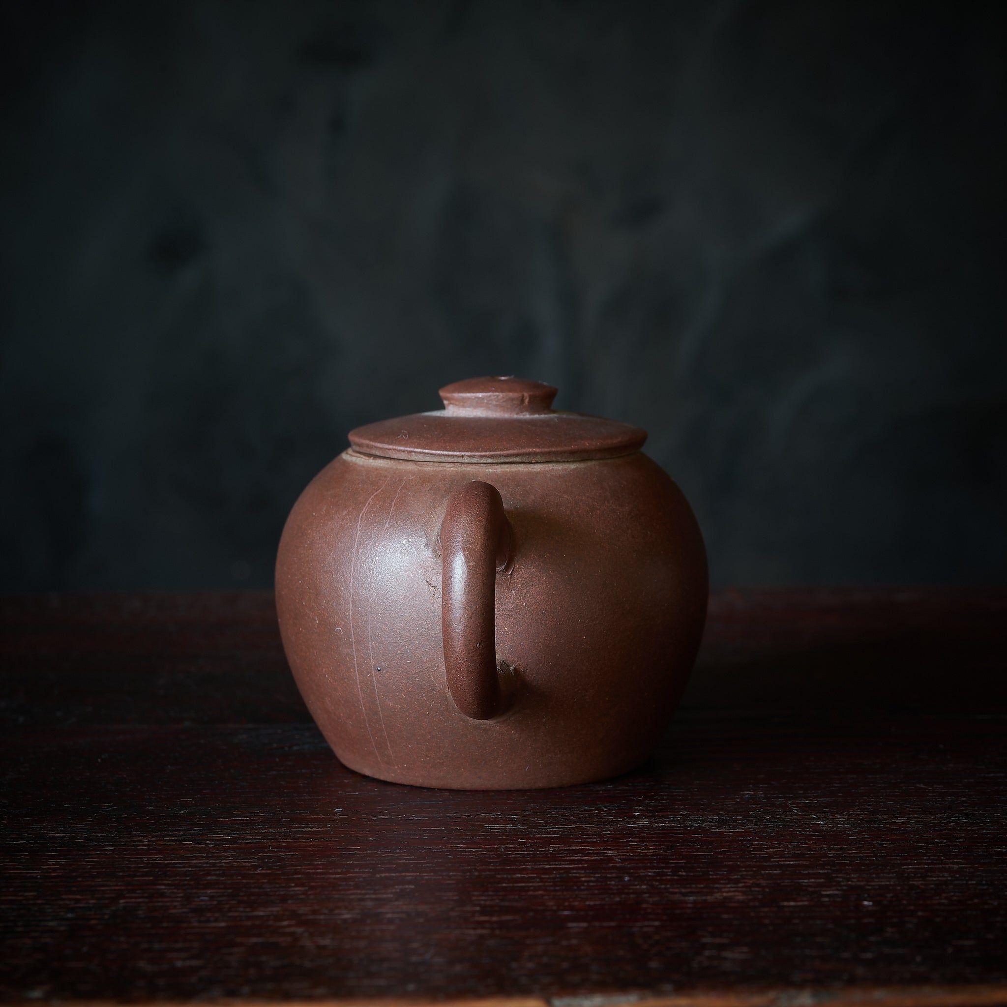 清代 朱泥急須 具輪珠(ぐりんだま)(1616–1911CE)