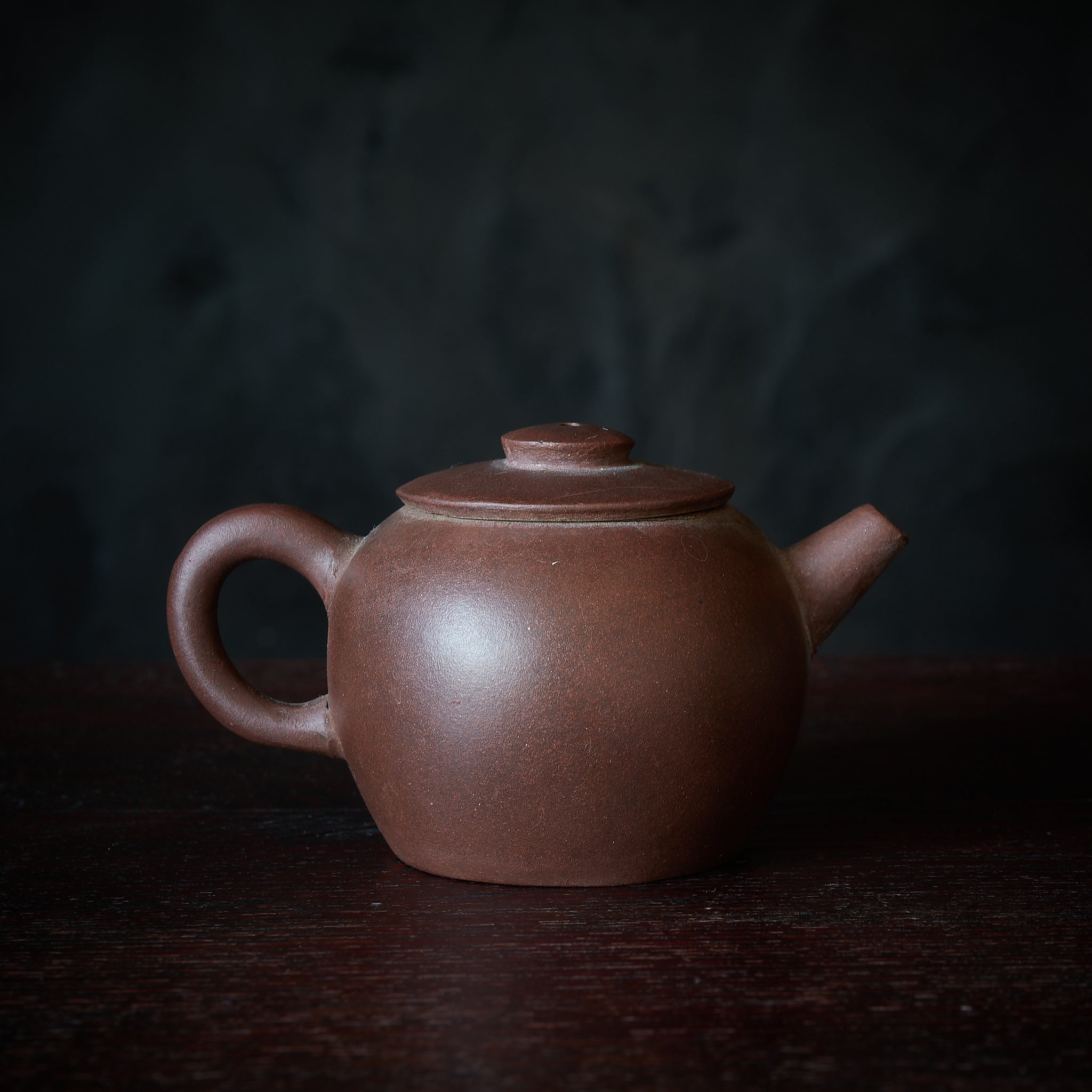 清代 朱泥急須 具輪珠(ぐりんだま)(1616–1911CE)