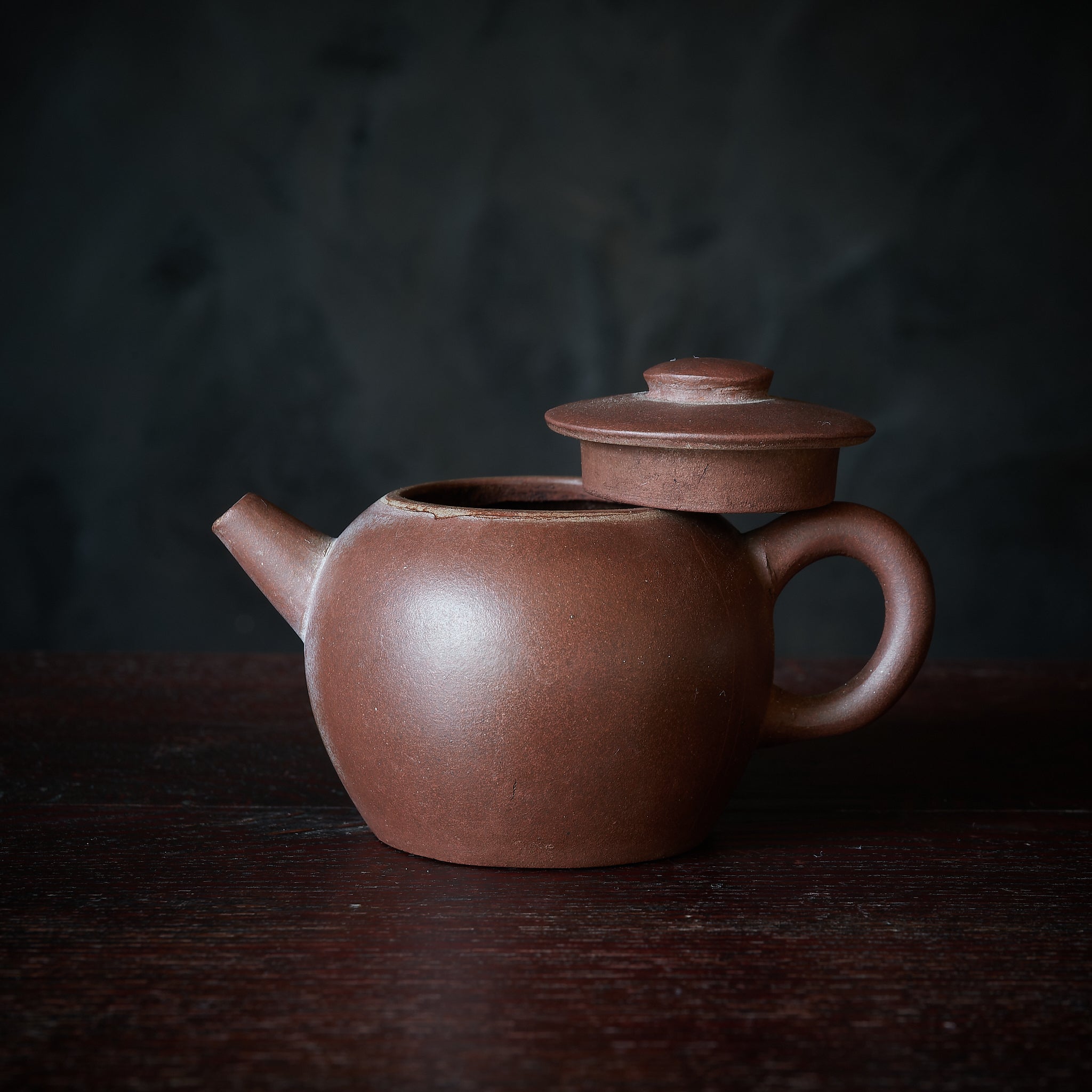 清代 朱泥急須 具輪珠(ぐりんだま)(1616–1911CE)