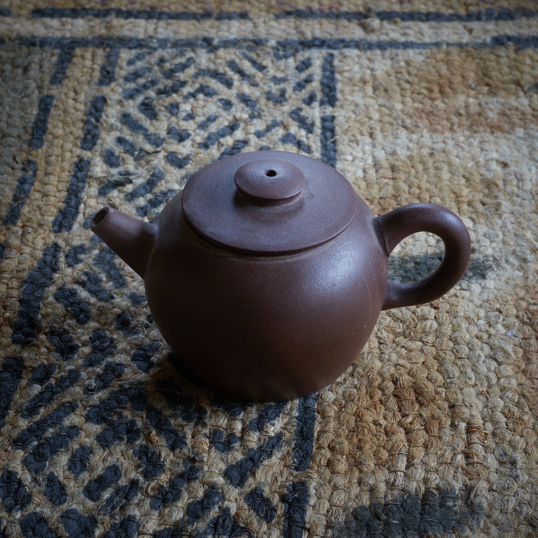 清代 朱泥急須 具輪珠(ぐりんだま)(1616–1911CE)