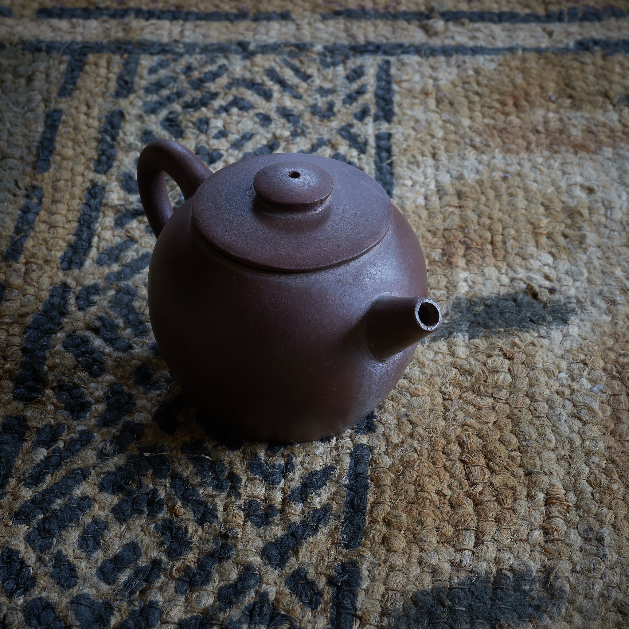清代 朱泥急須 具輪珠(ぐりんだま)(1616–1911CE)