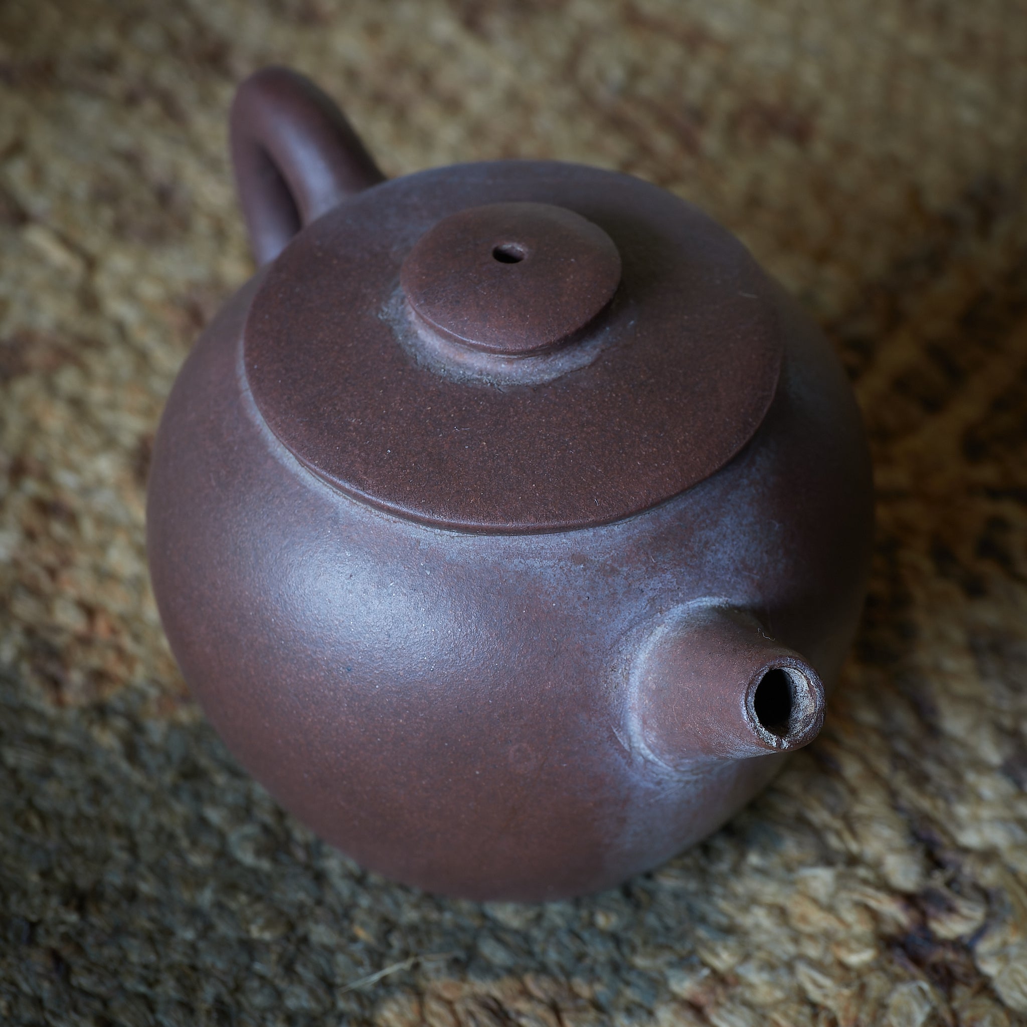 清代 朱泥急須 具輪珠(ぐりんだま)(1616–1911CE)
