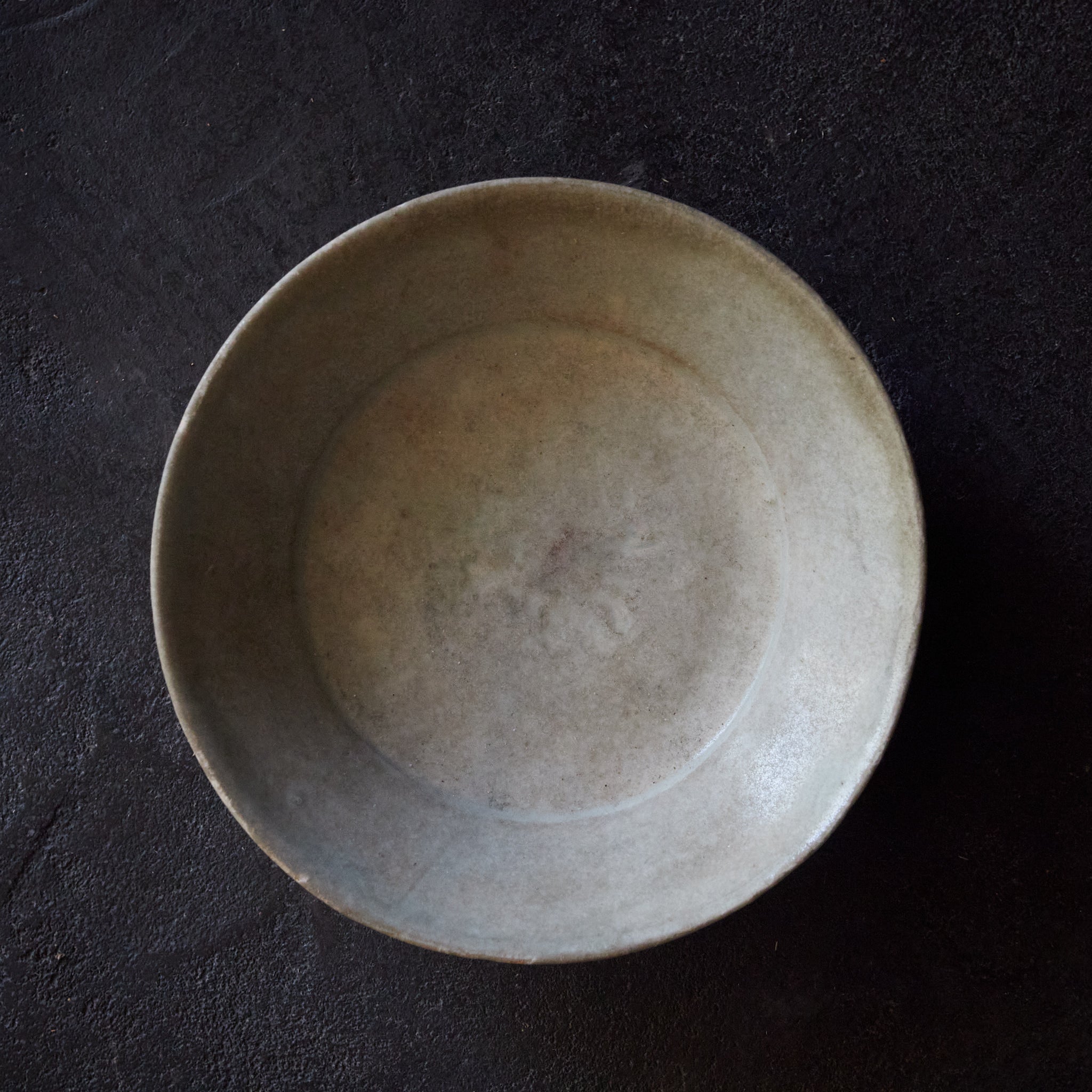 PETITE ASSIETTE, Céramique Hutian, céladon pâle, Dynastie Song(960–1279 apr. J.-C.)