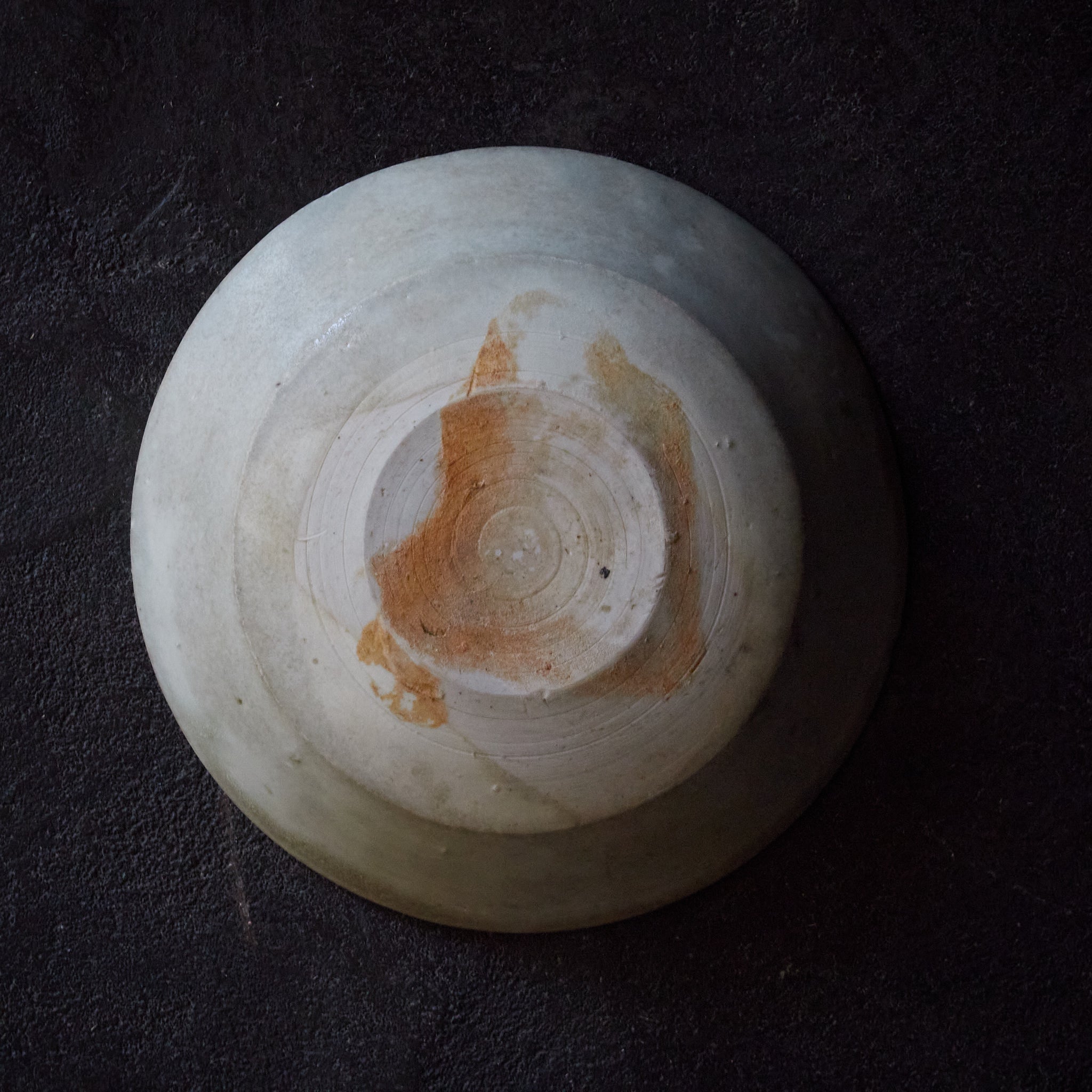 PETITE ASSIETTE, Céramique Hutian, céladon pâle, Dynastie Song(960–1279 apr. J.-C.)